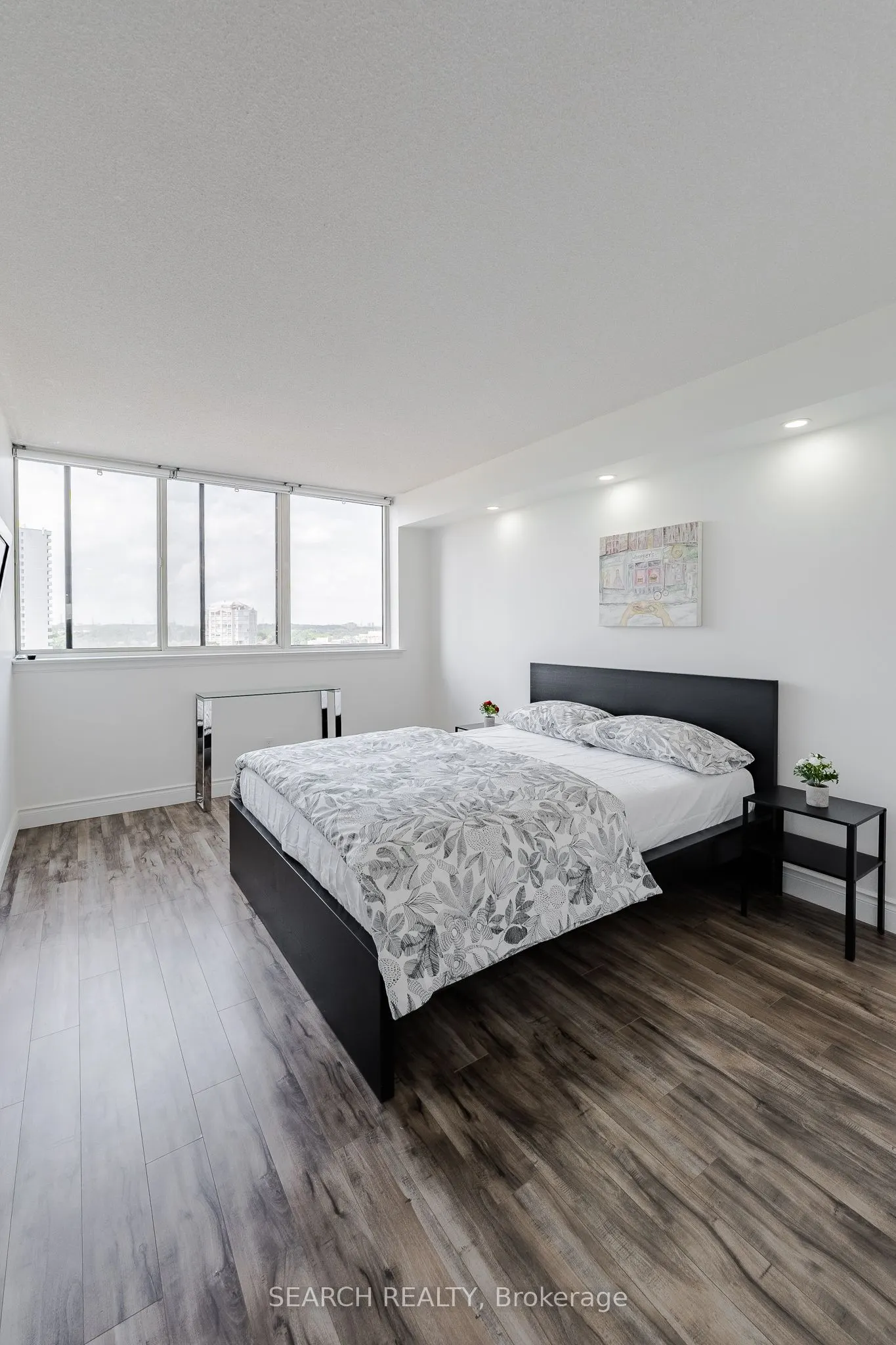 1360 Rathburn Road E, #906