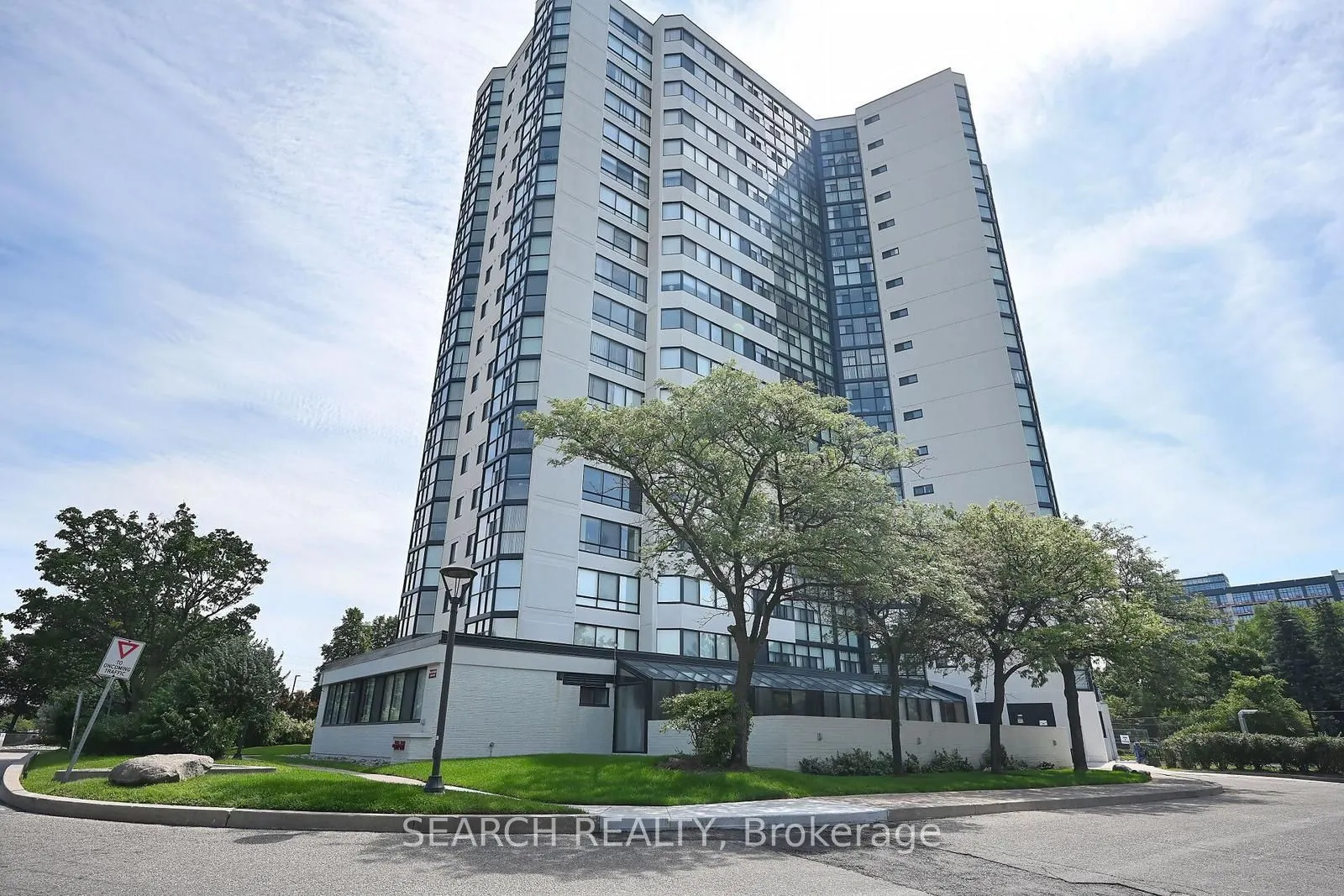 1360 Rathburn Road E, #906