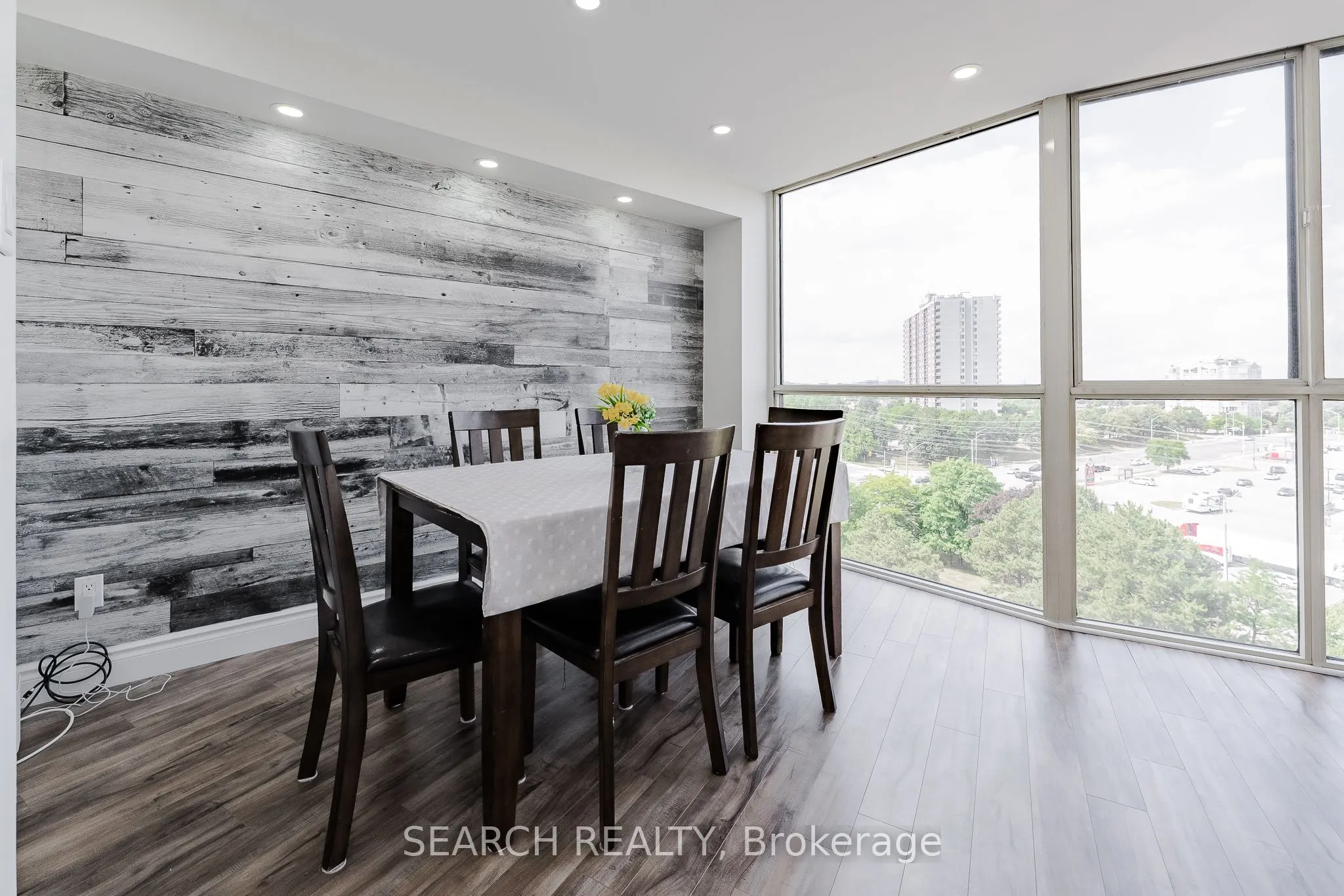 1360 Rathburn Road E, #906