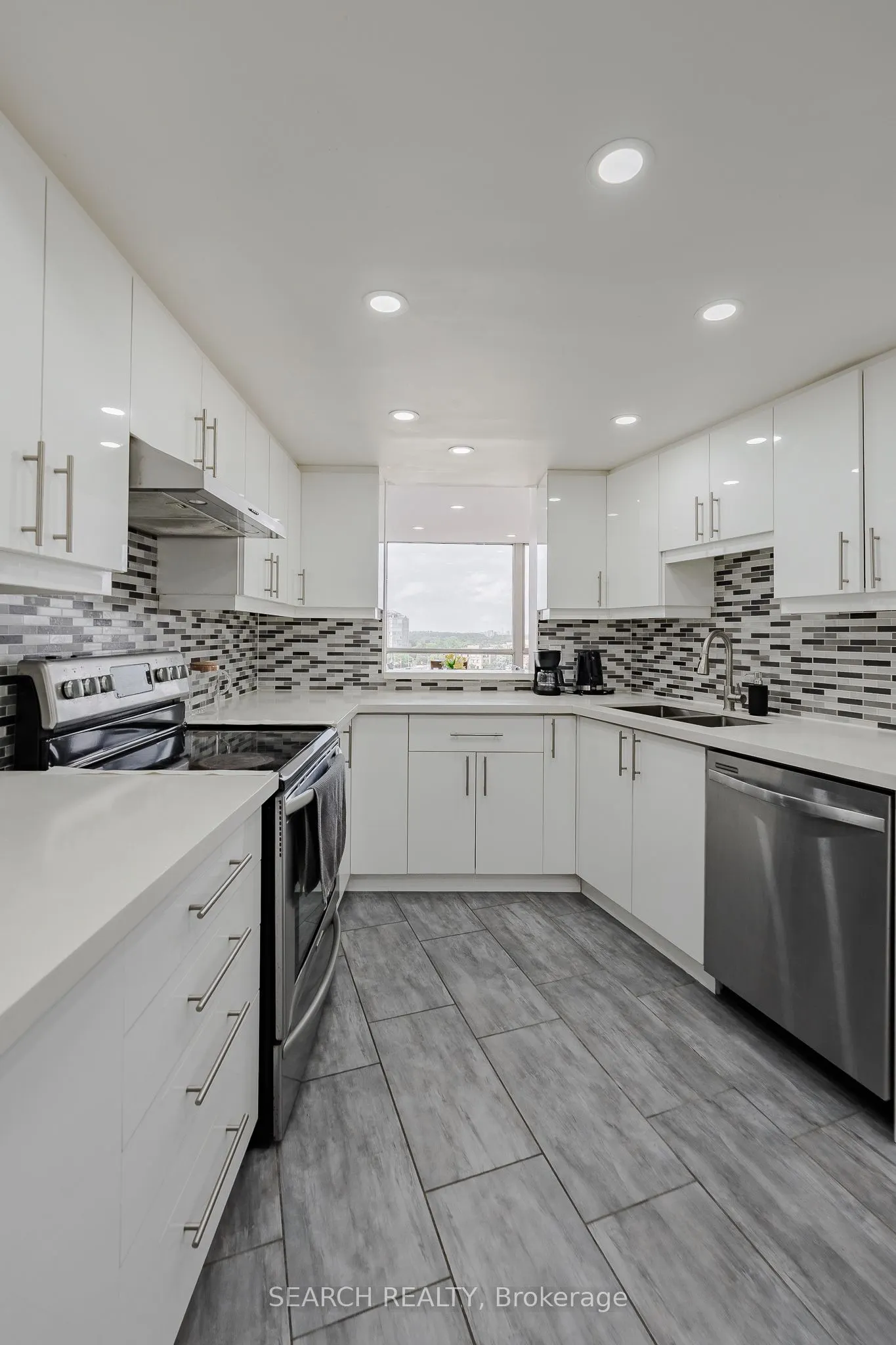 1360 Rathburn Road E, #906