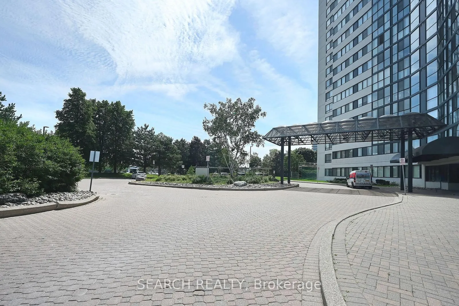 1360 Rathburn Road E, #906