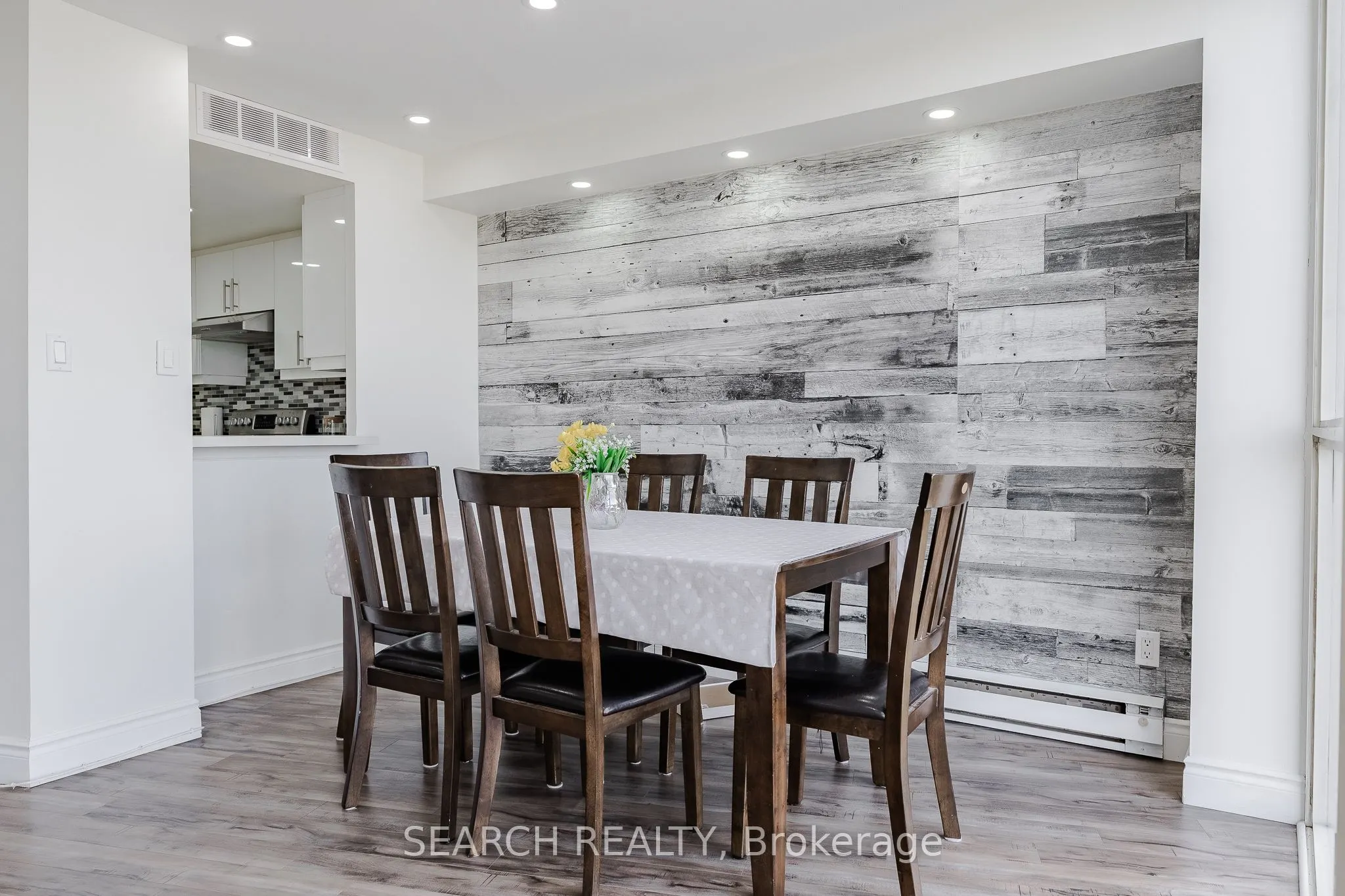 1360 Rathburn Road E, #906