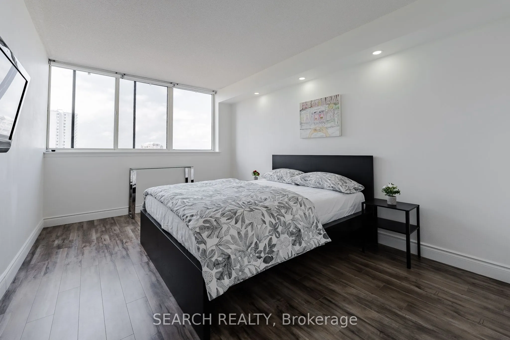 1360 Rathburn Road E, #906
