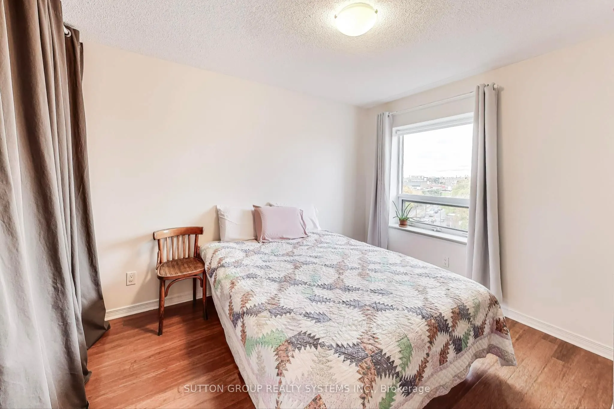 60 Heintzman Street, #728