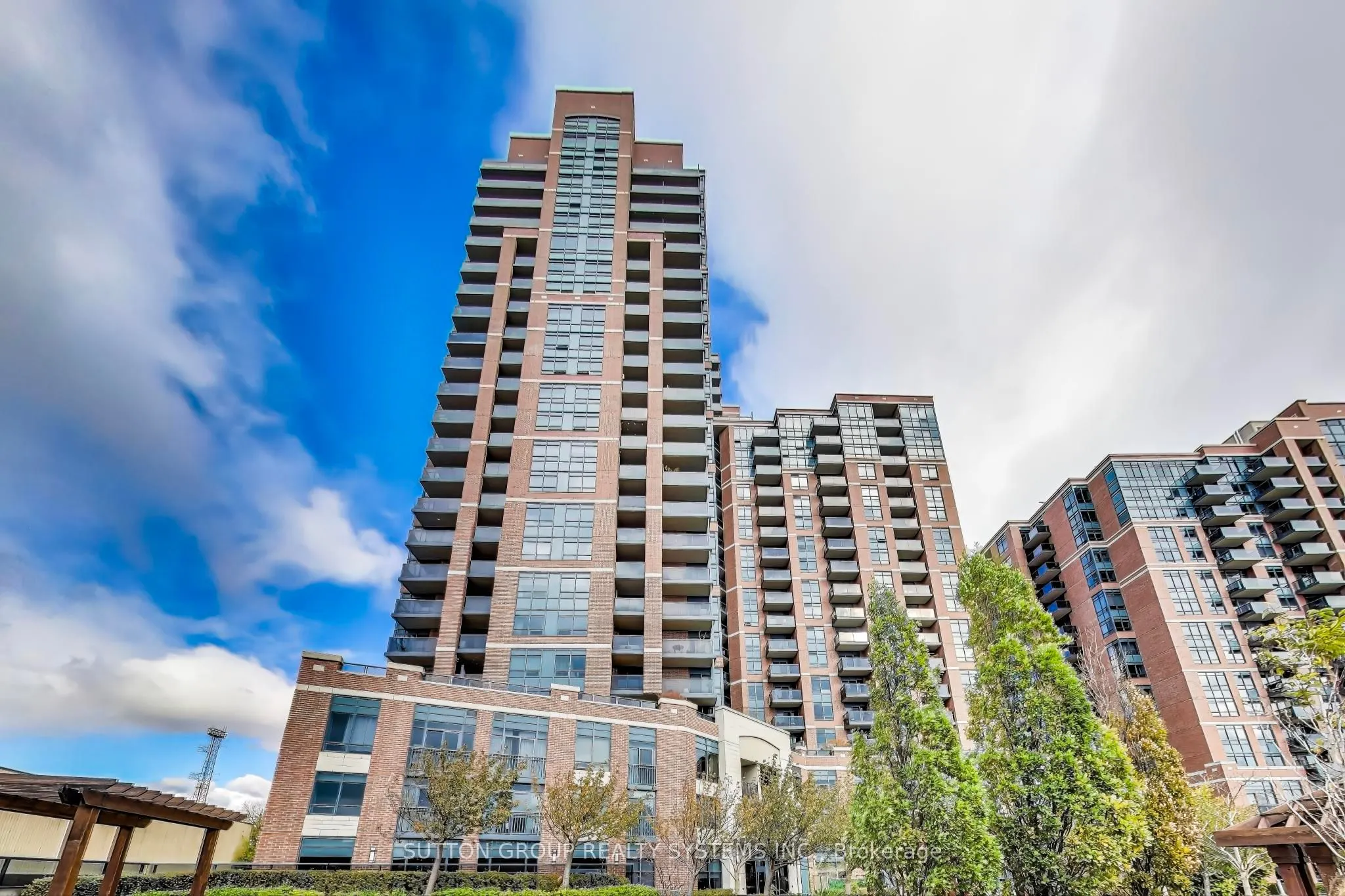 60 Heintzman Street, #728