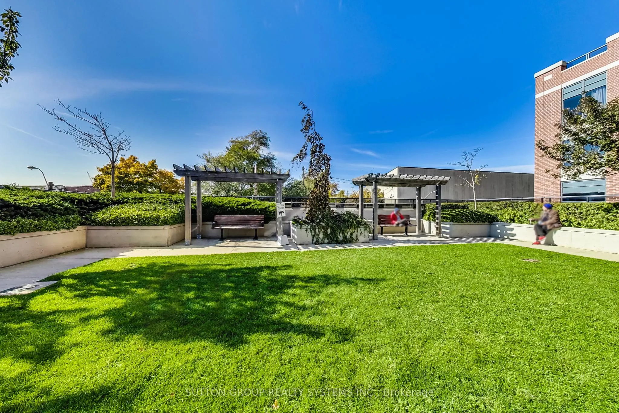 60 Heintzman Street, #728