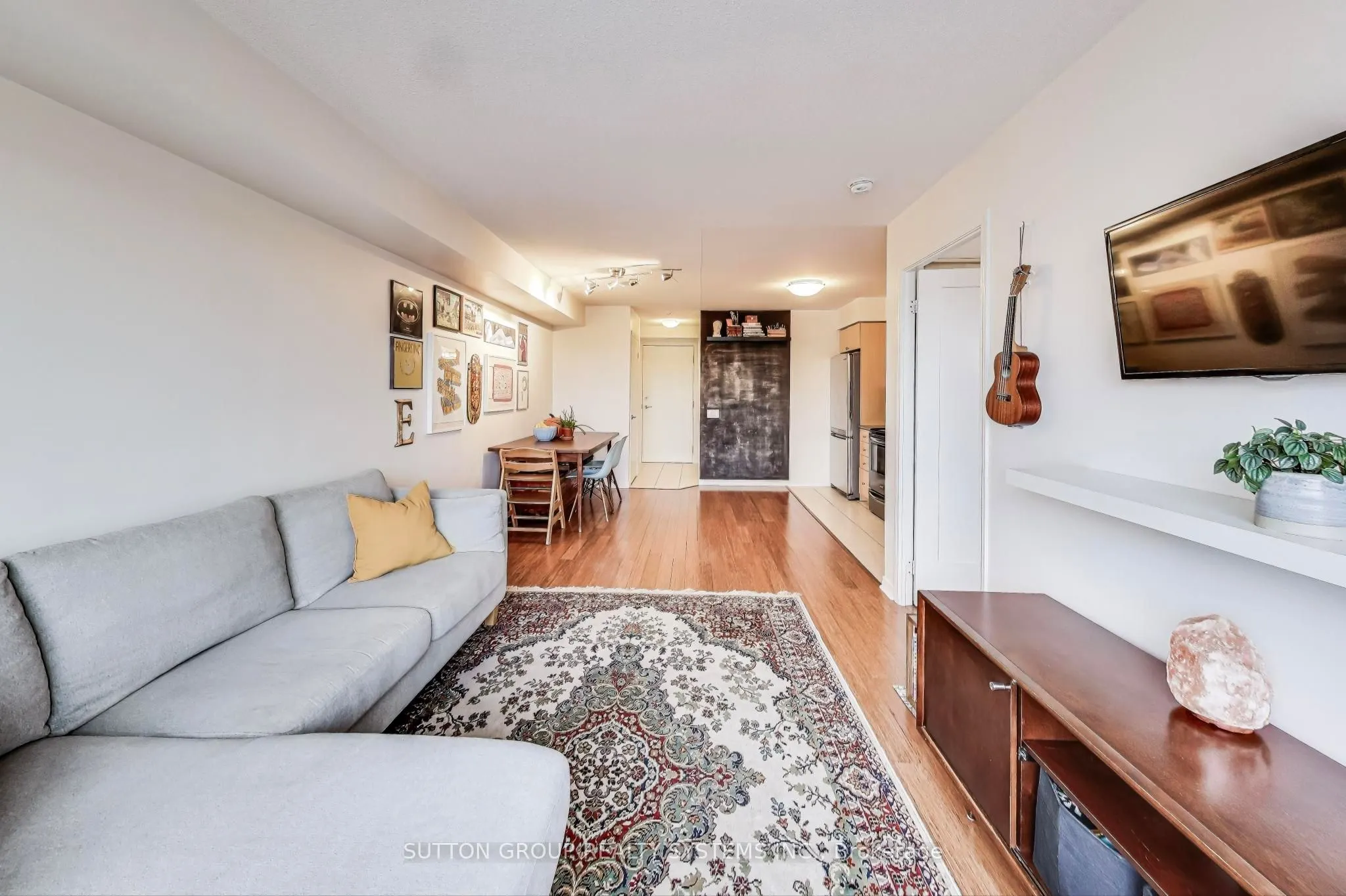 60 Heintzman Street, #728