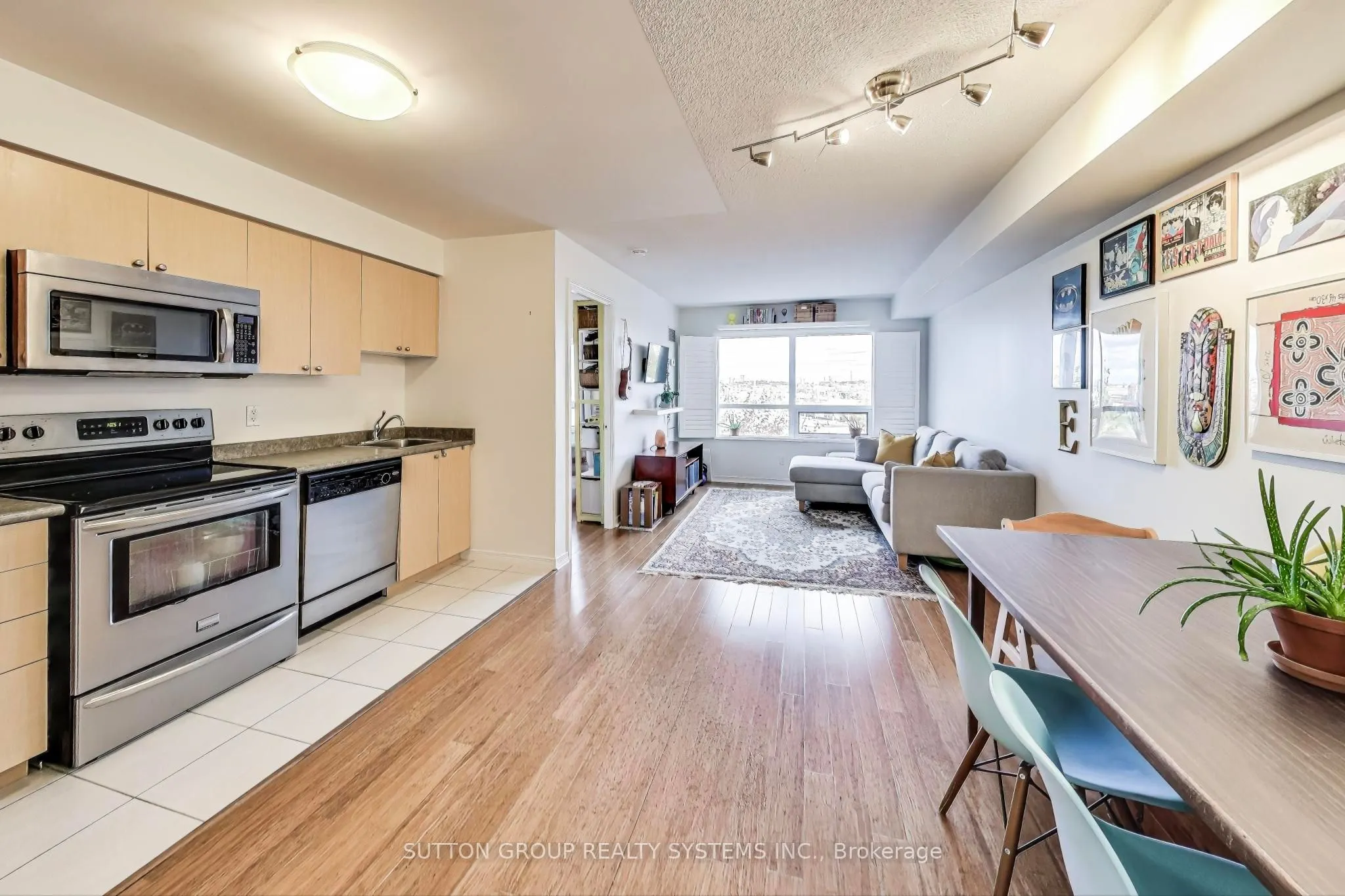 60 Heintzman Street, #728