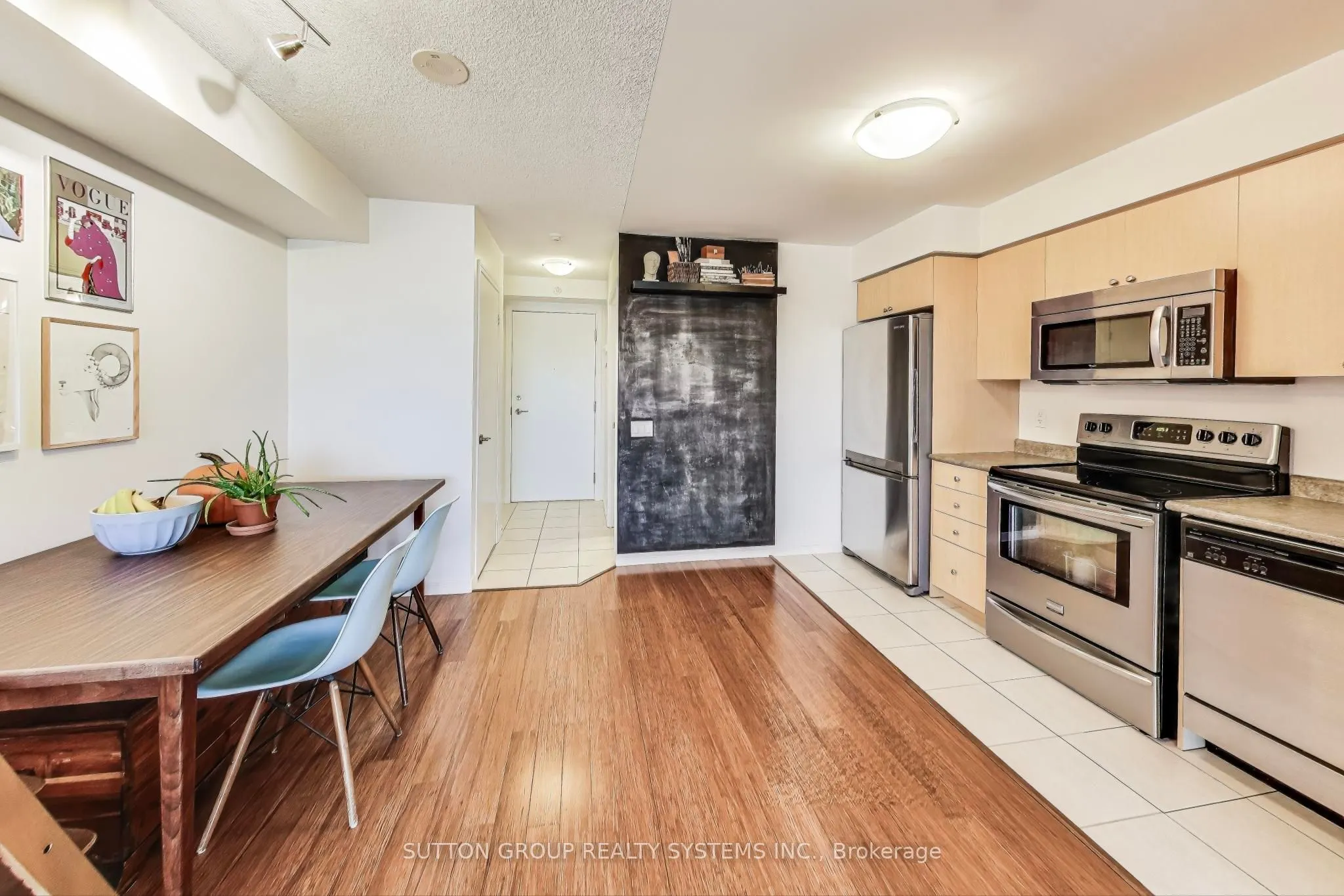 60 Heintzman Street, #728