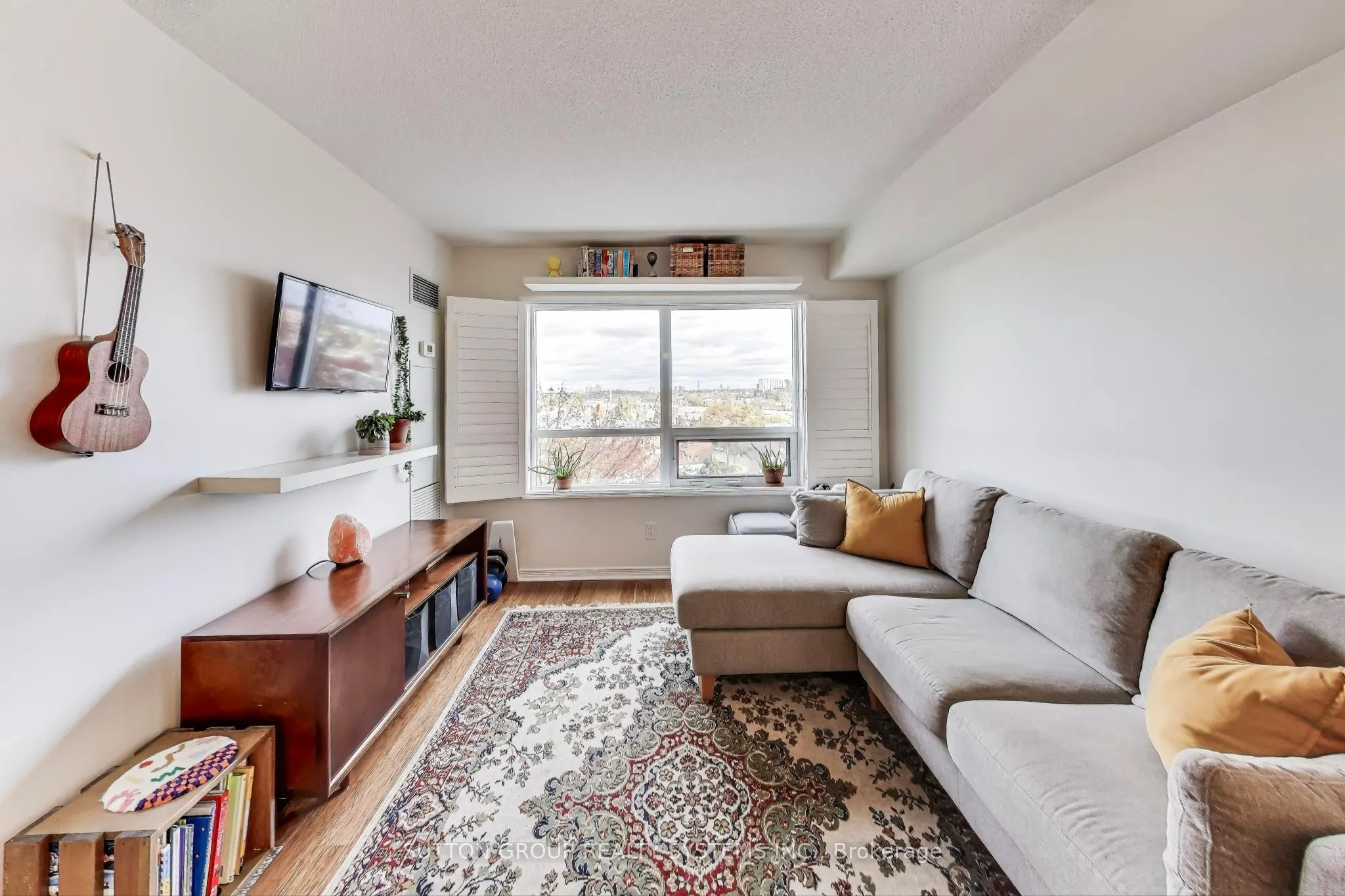 60 Heintzman Street, #728