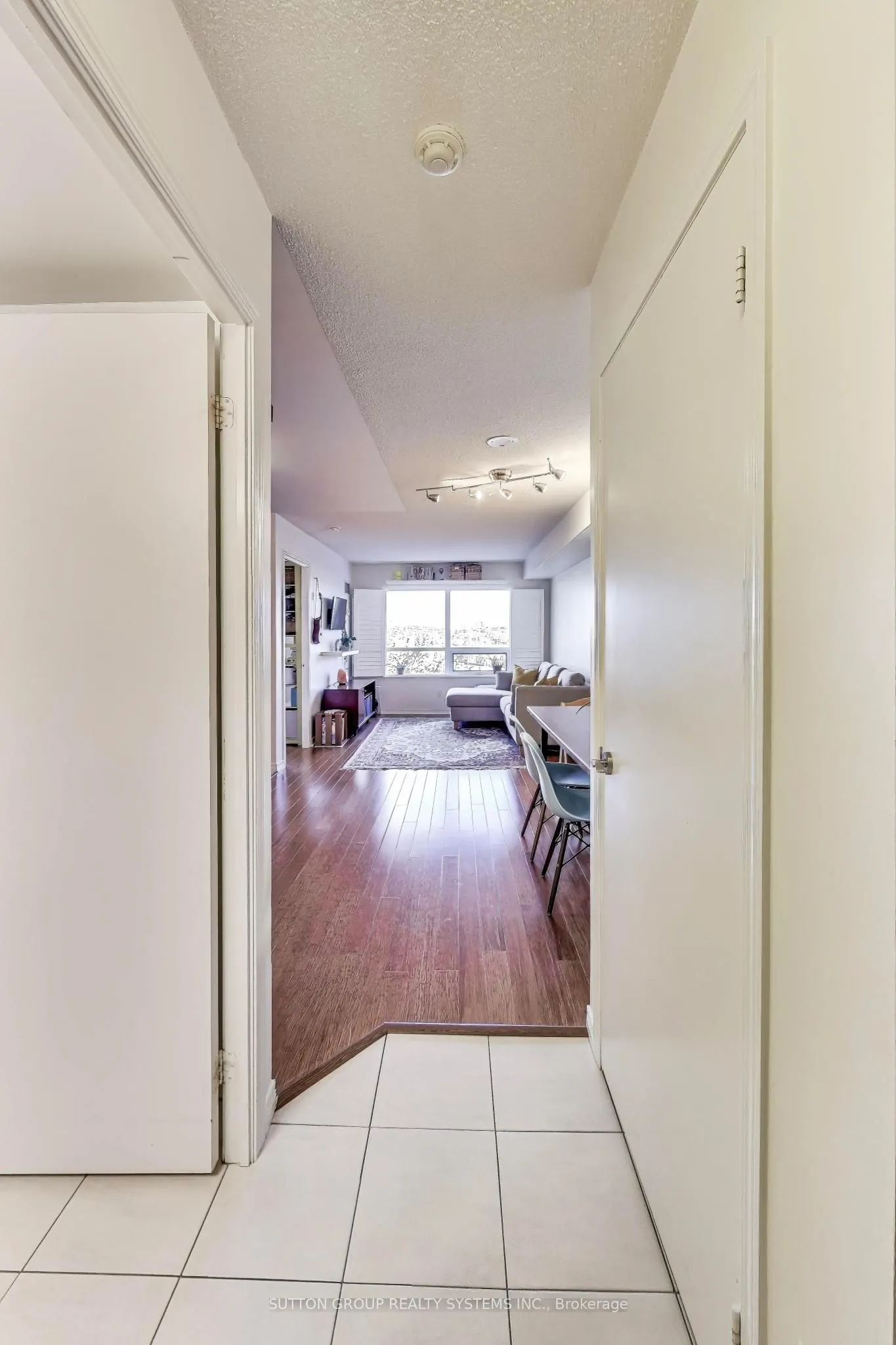 60 Heintzman Street, #728