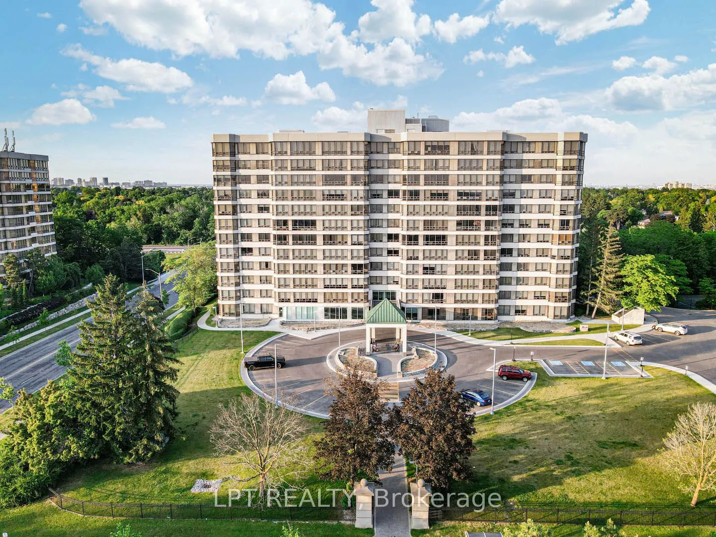 320 Mill Street S, #606
