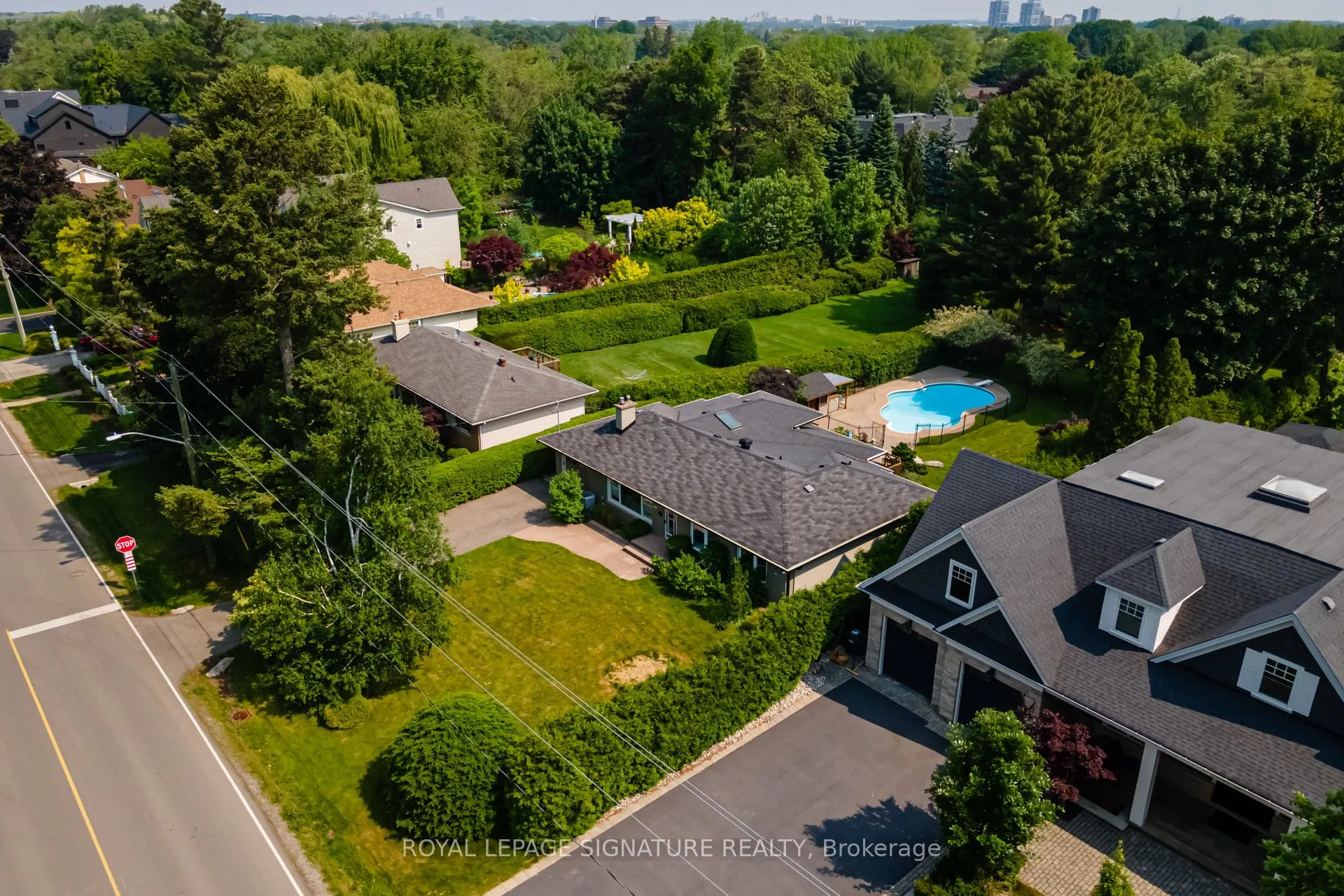 383 Maplehurst Avenue
