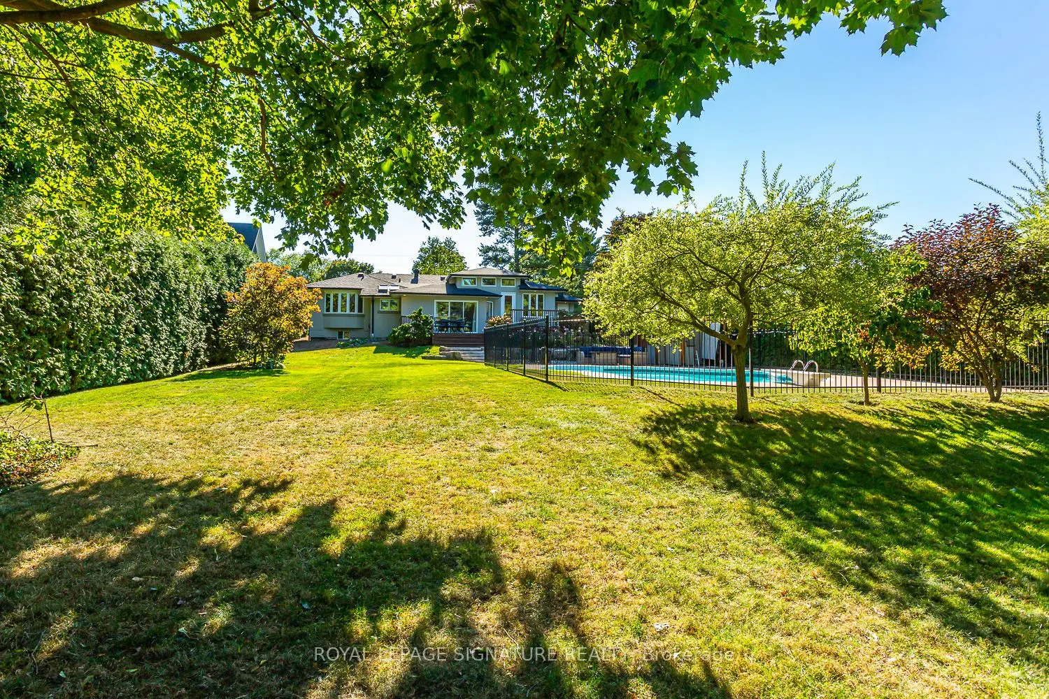 383 Maplehurst Avenue