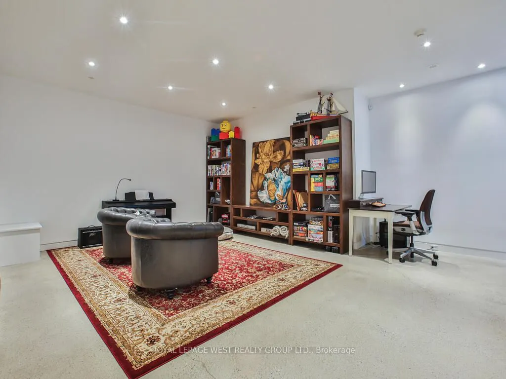 4 Old Oak Road