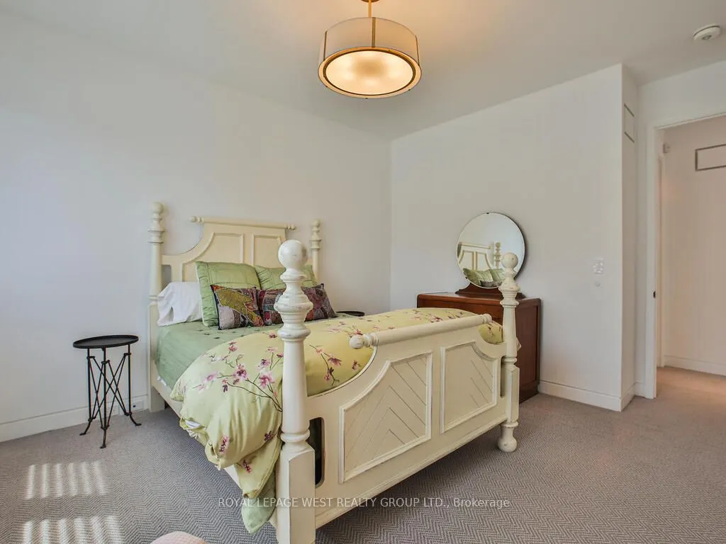 4 Old Oak Road