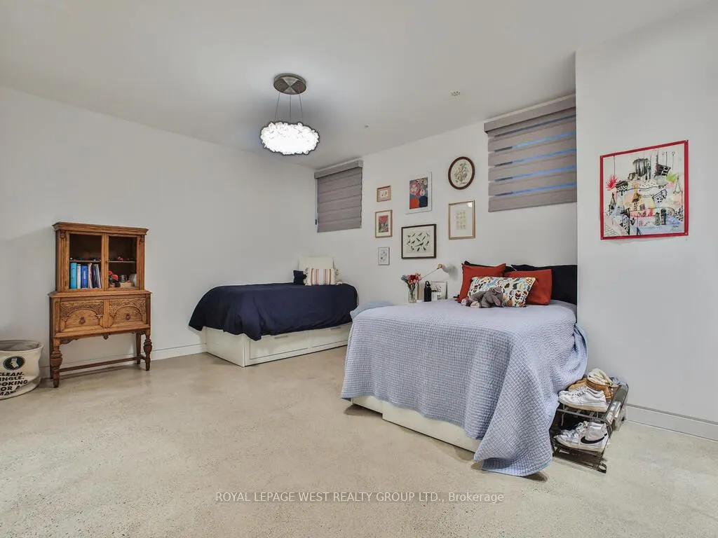 4 Old Oak Road