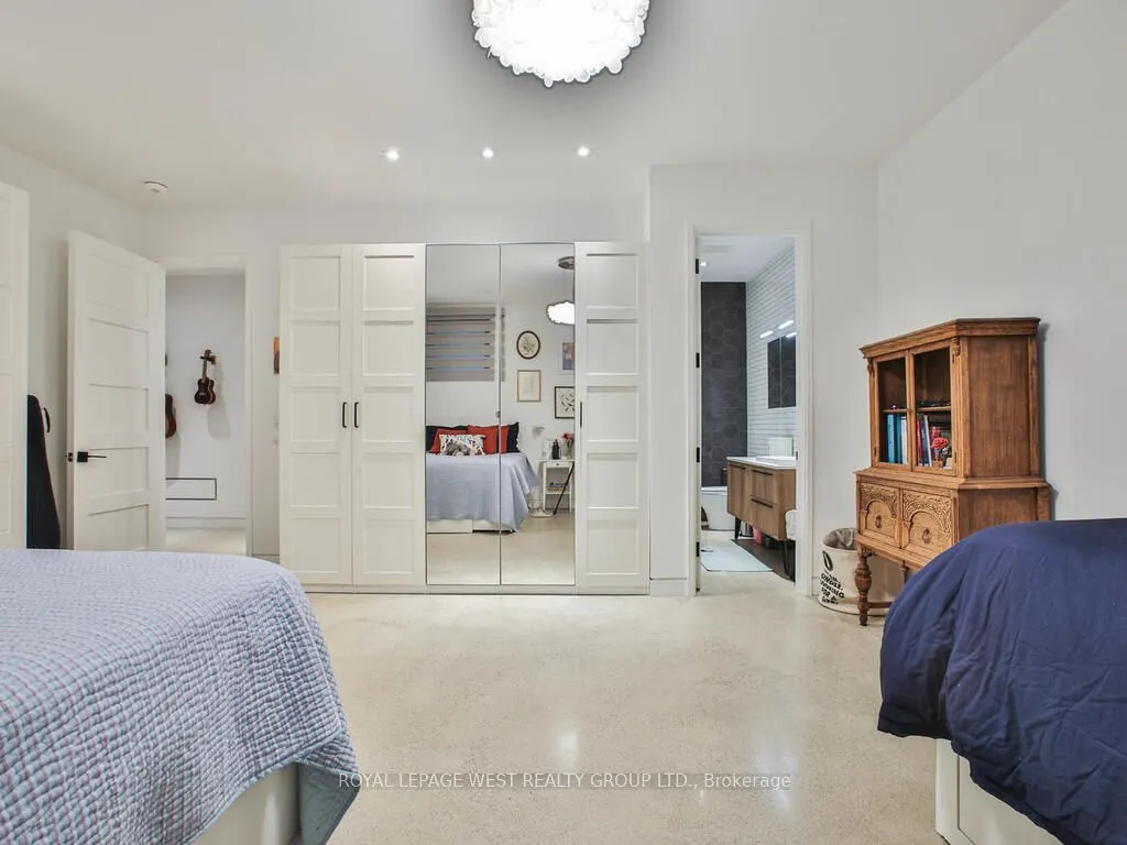 4 Old Oak Road