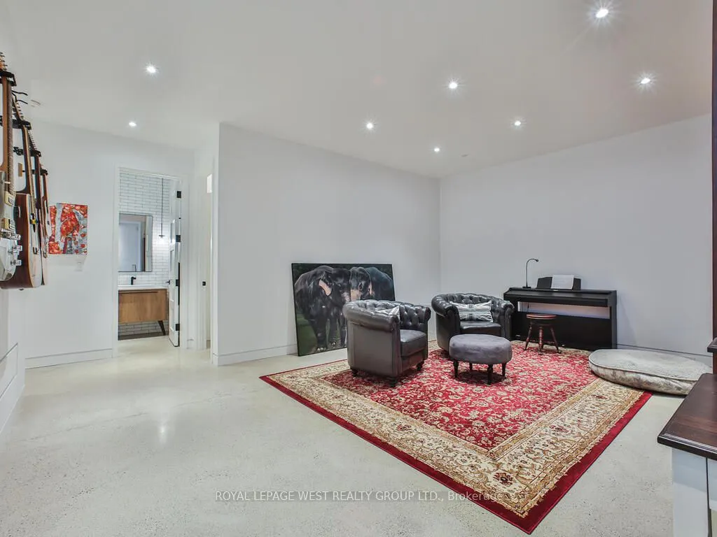 4 Old Oak Road