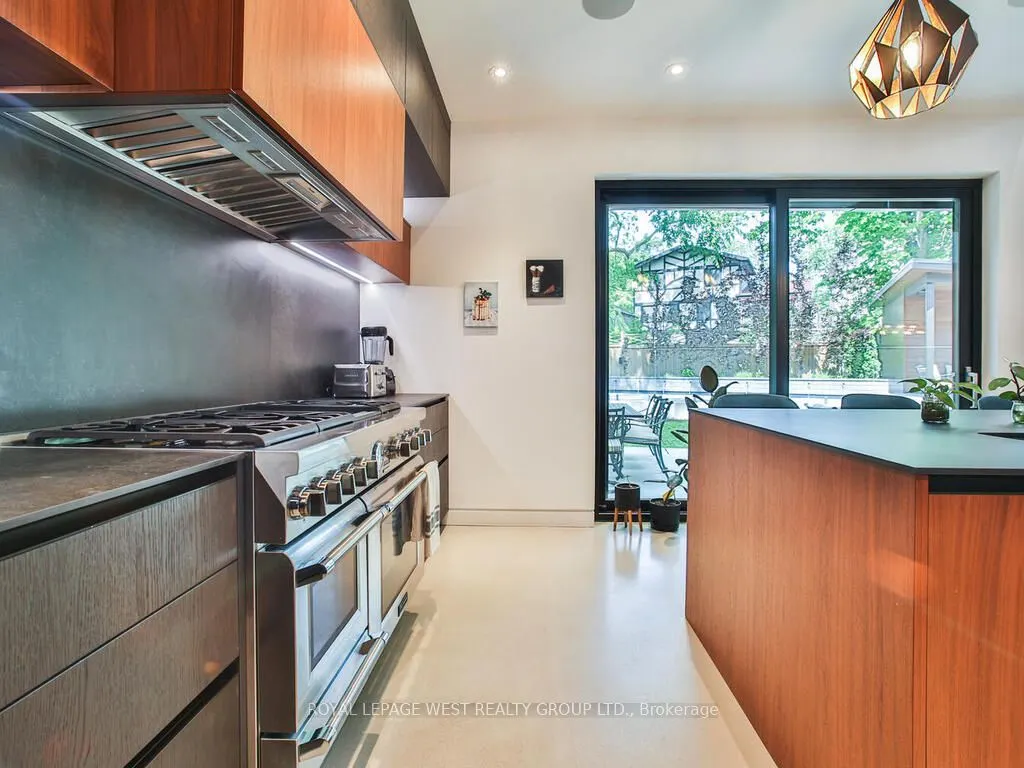 4 Old Oak Road