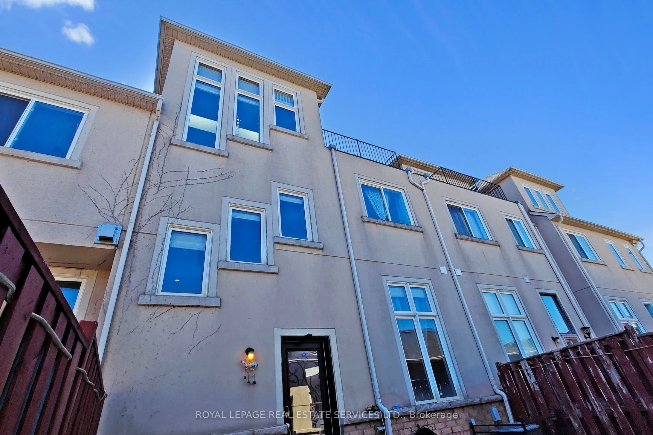5861 Tenth Line W