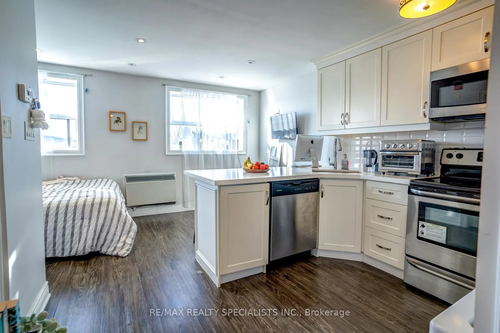 6 Brant Avenue