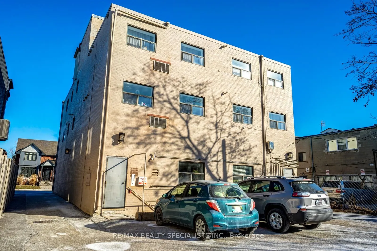 6 Brant Avenue
