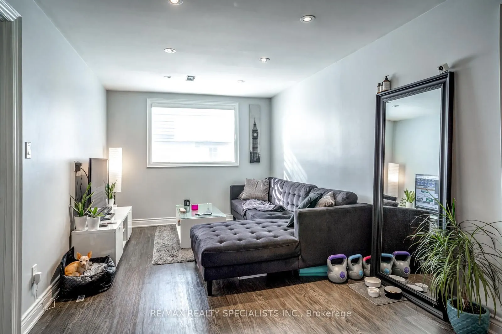 6 Brant Avenue