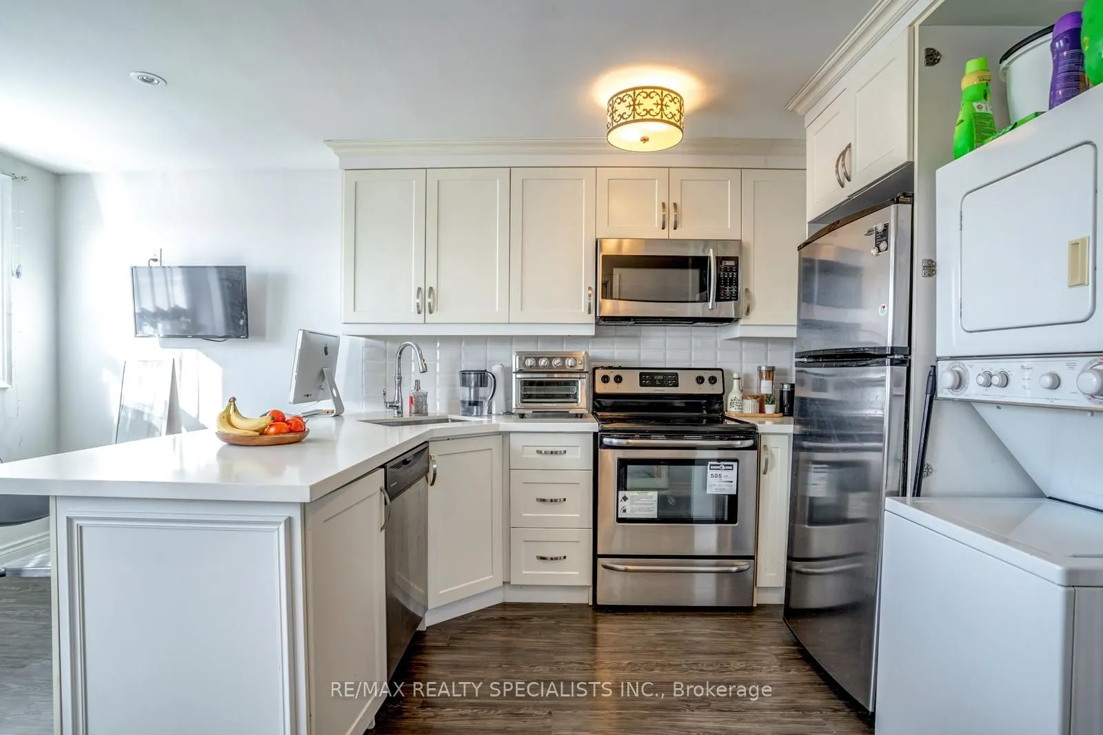 6 Brant Avenue