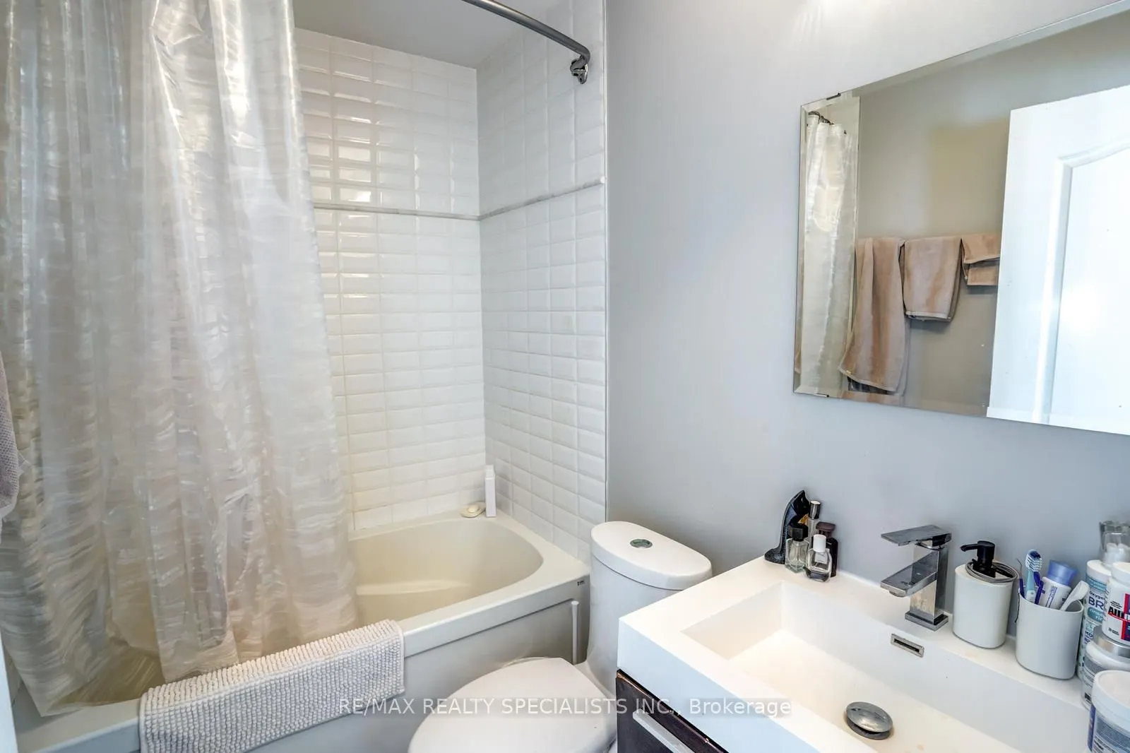 6 Brant Avenue