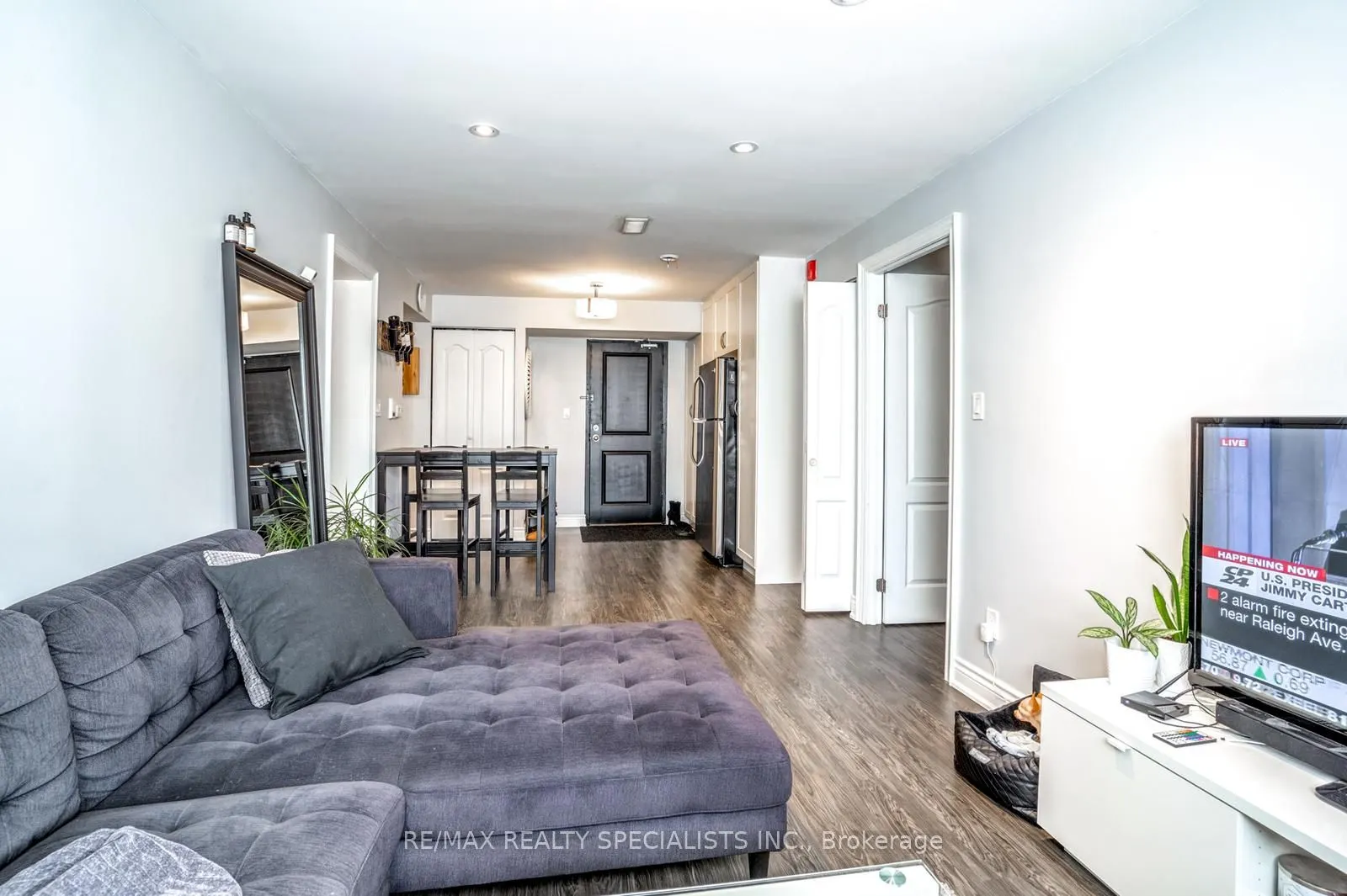 6 Brant Avenue