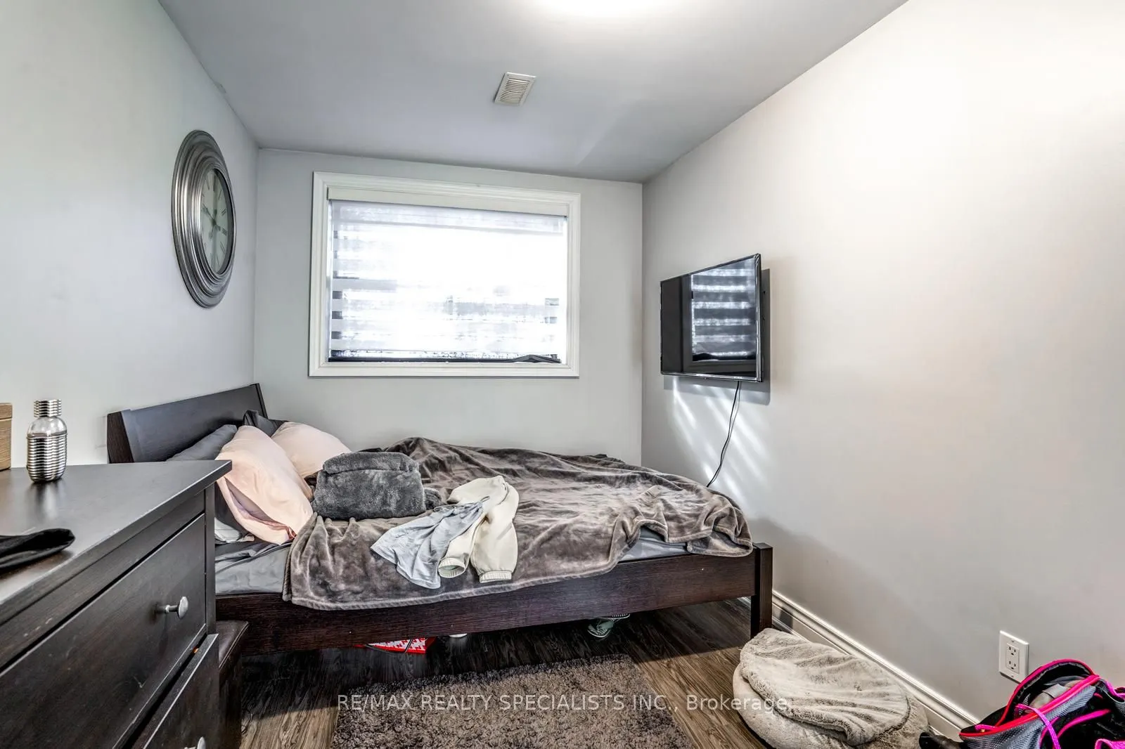 6 Brant Avenue