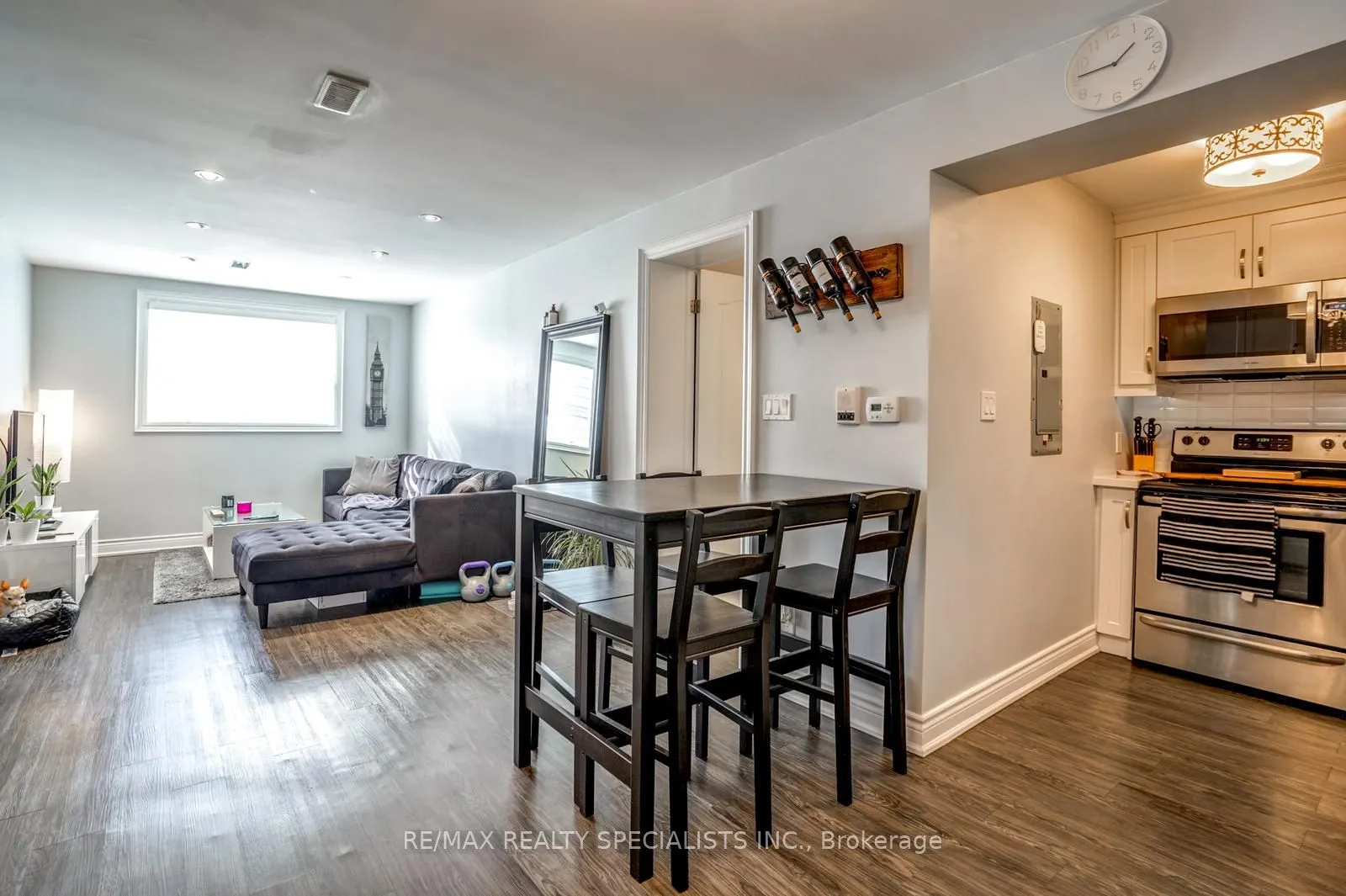 6 Brant Avenue