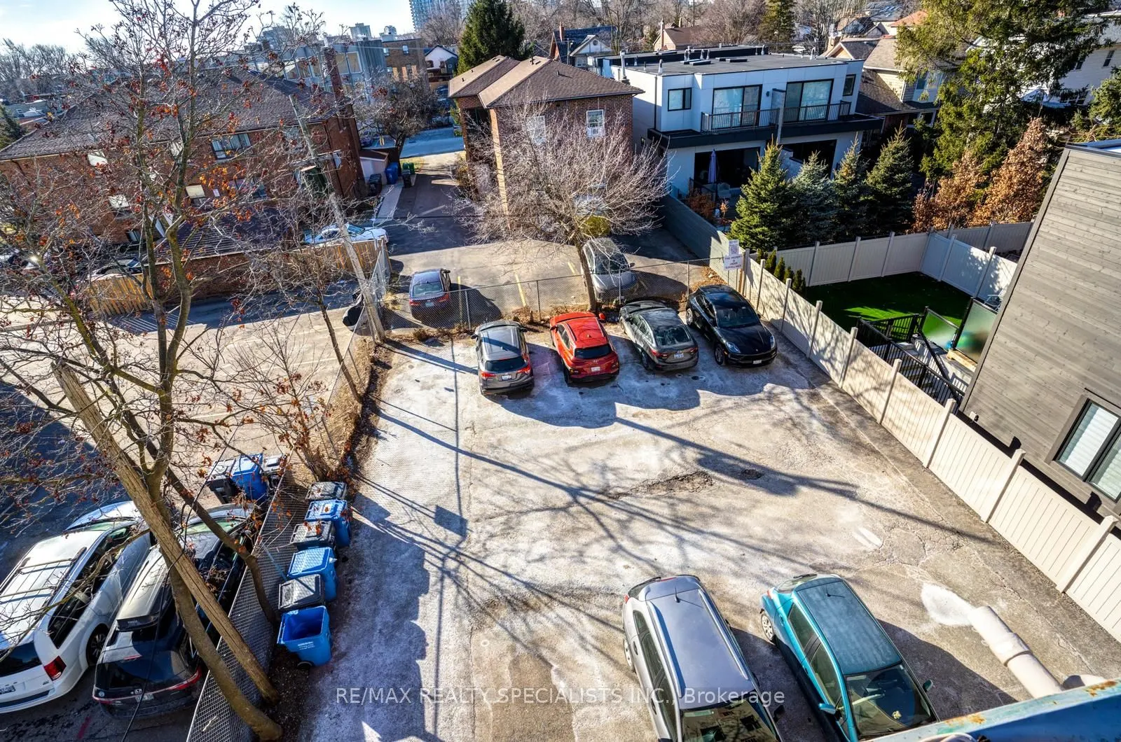 6 Brant Avenue