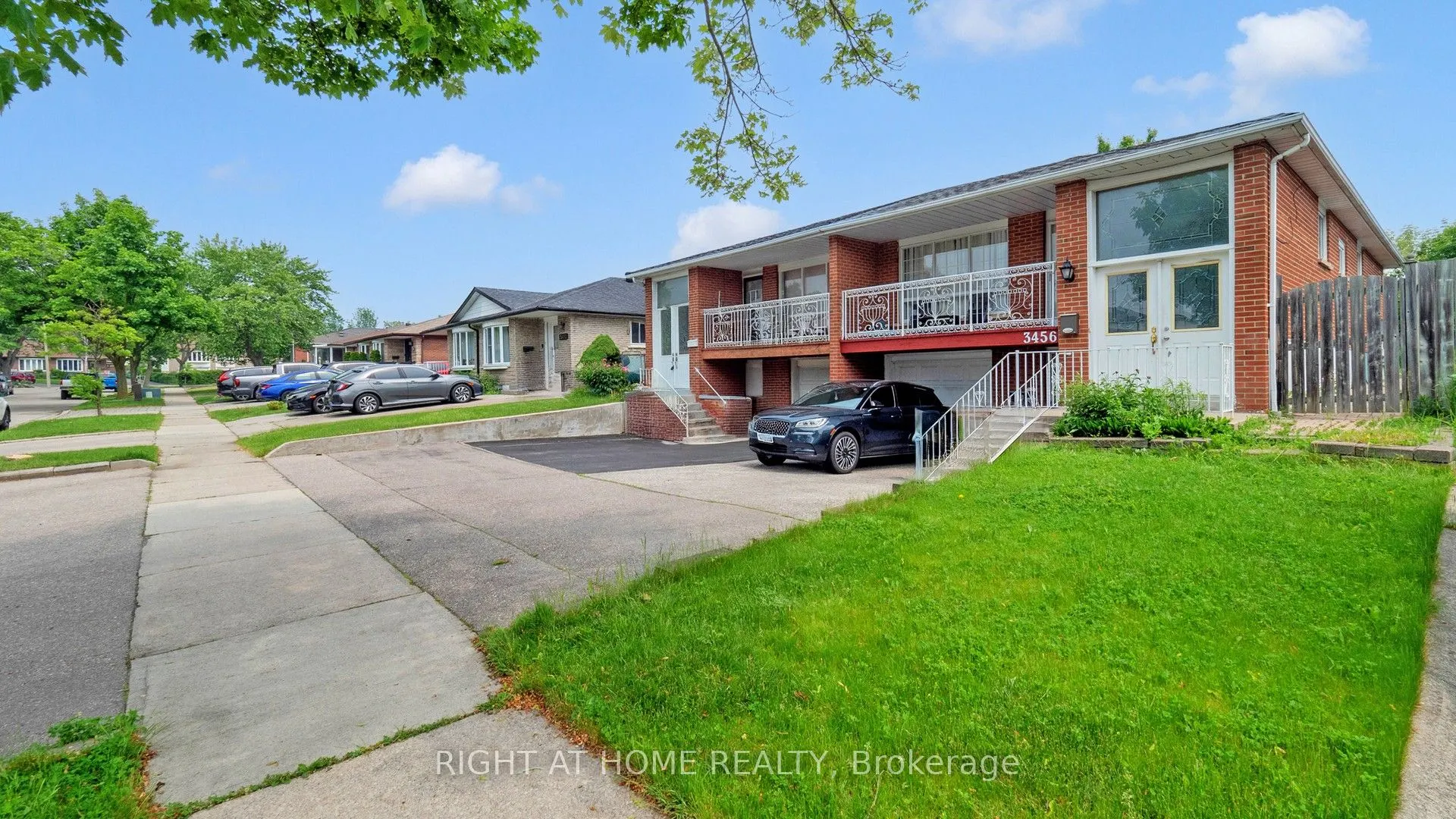 3456 Oakglade Crescent