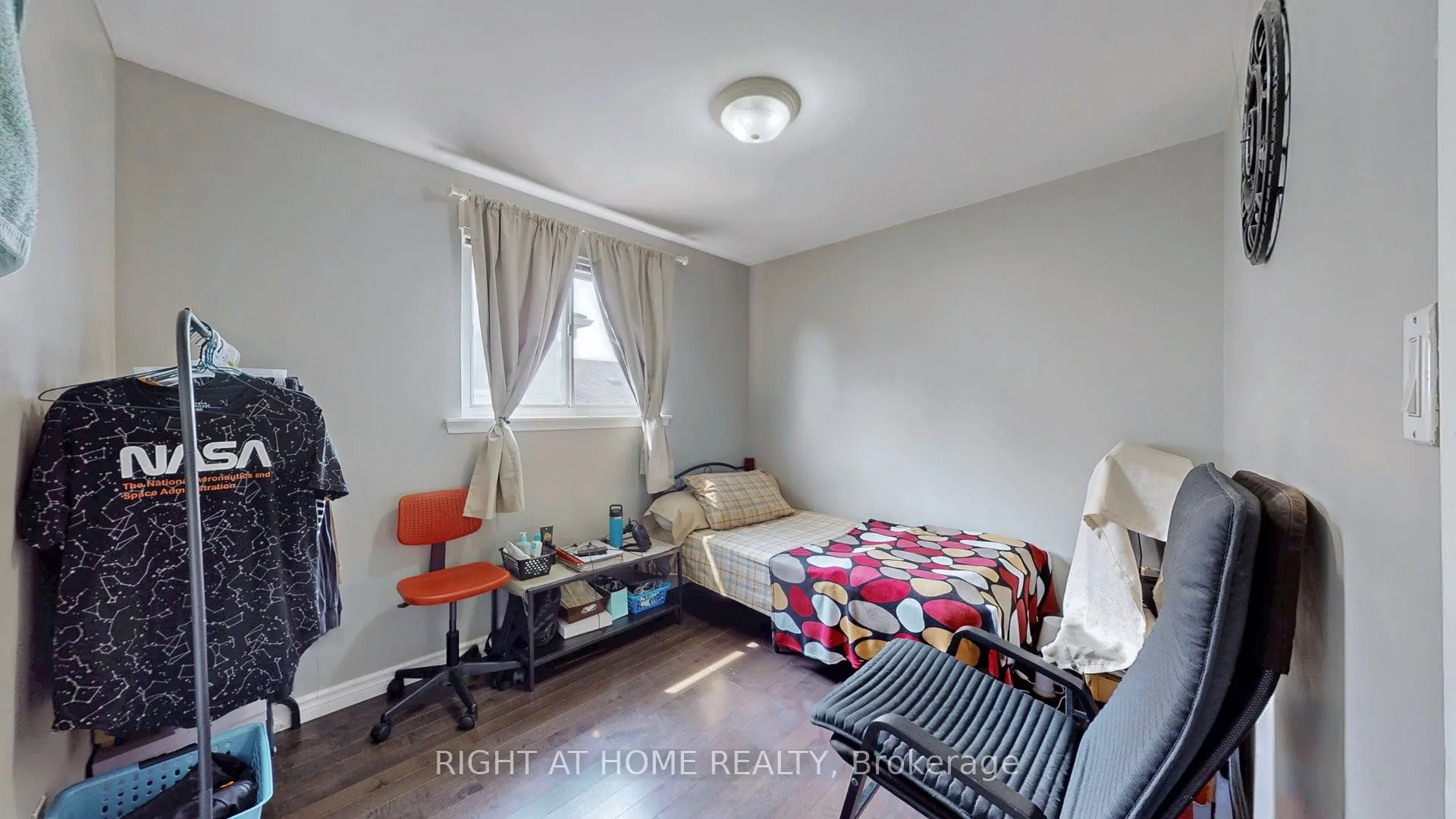 3456 Oakglade Crescent