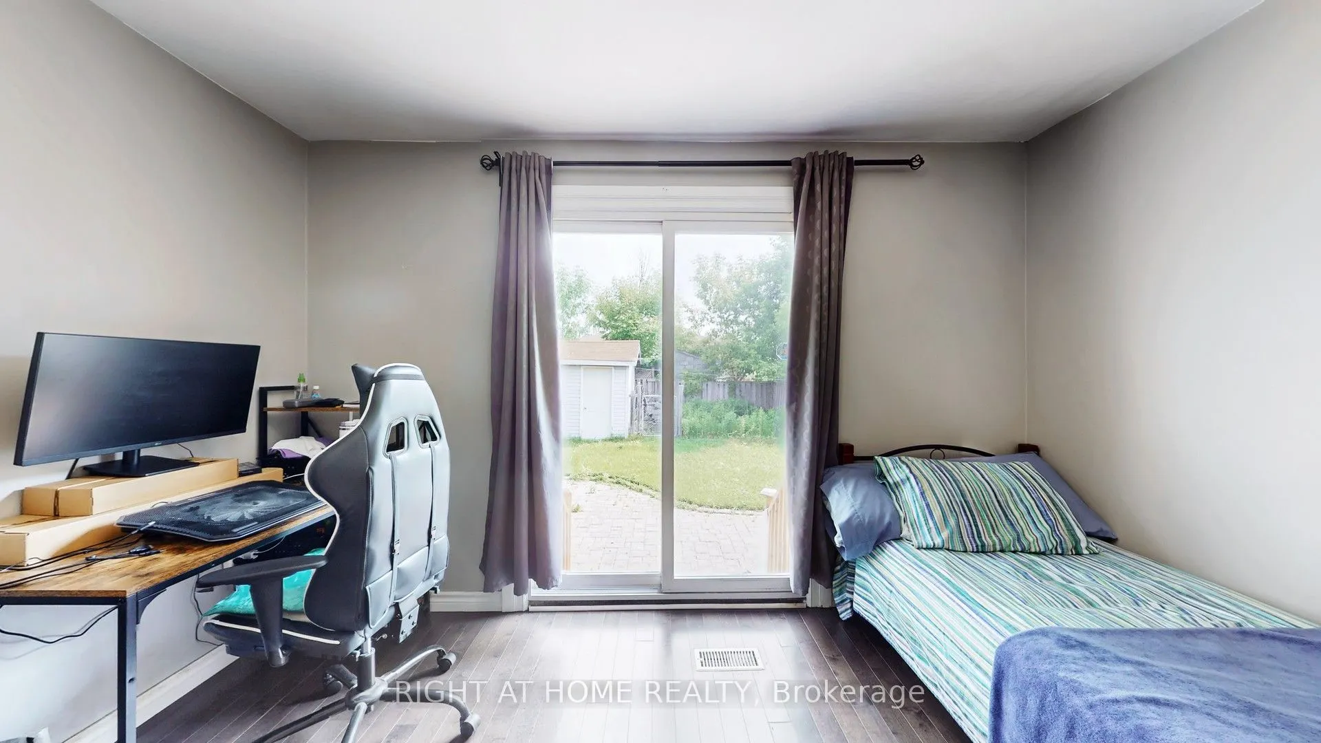 3456 Oakglade Crescent