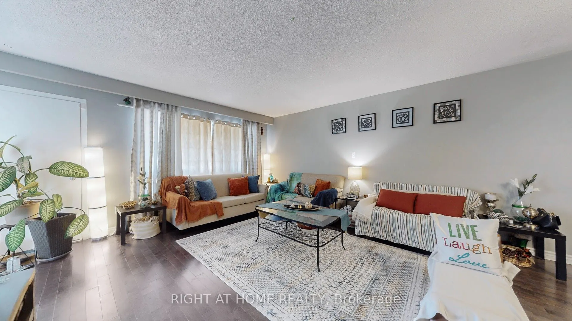 3456 Oakglade Crescent