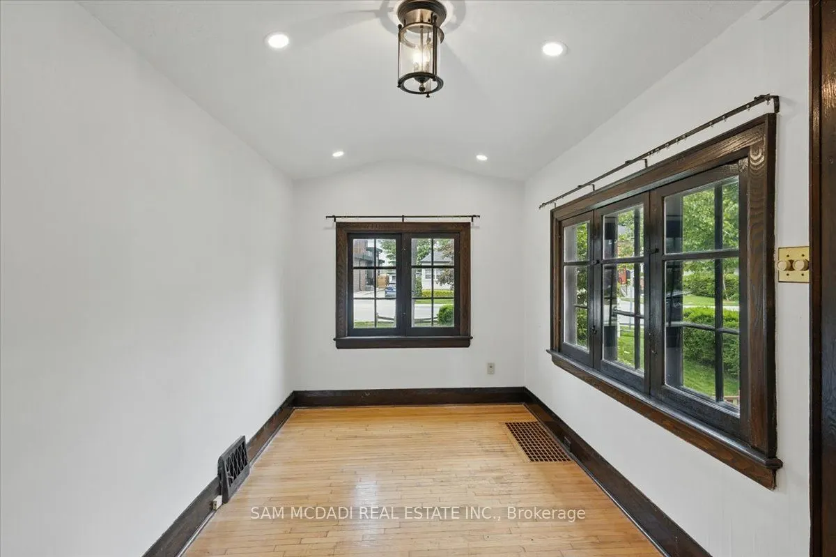 62 Maple Avenue S