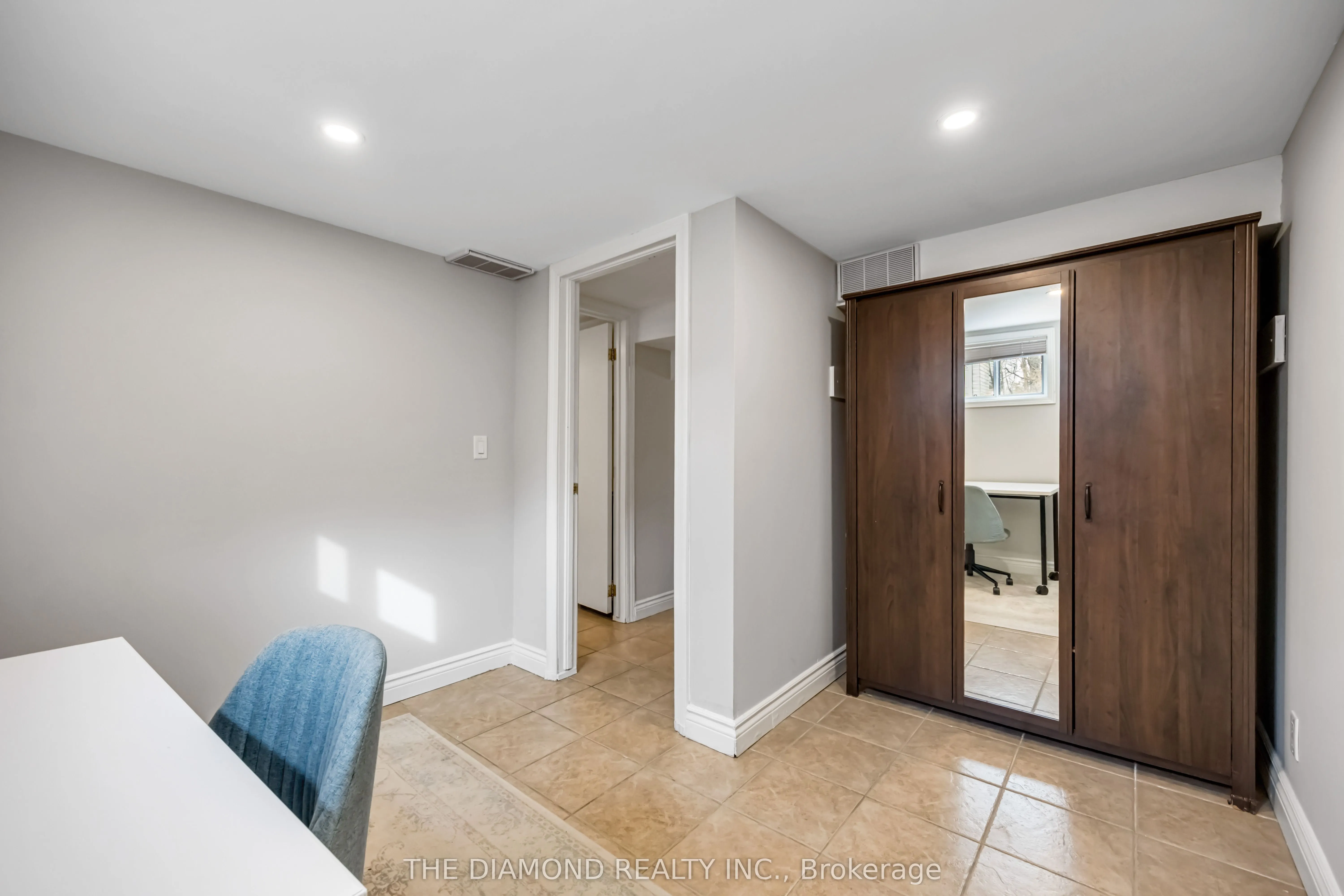 21 Gracefield Avenue