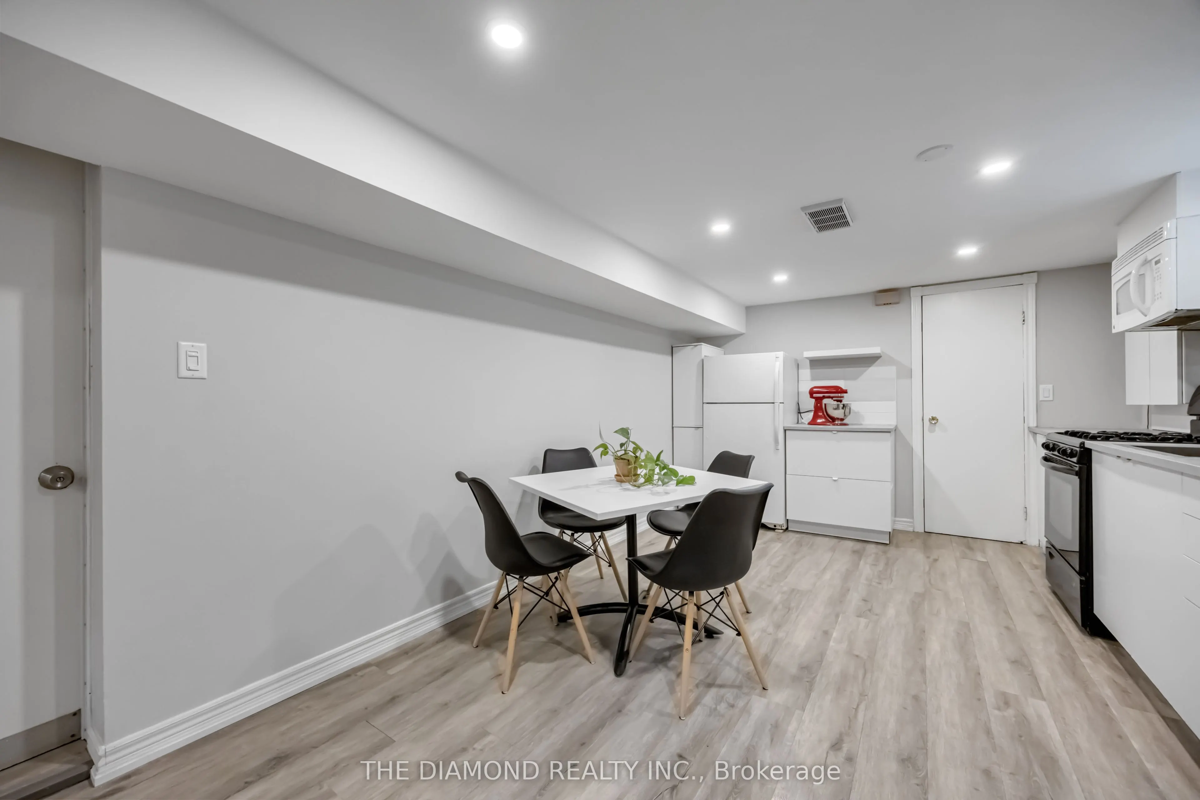 21 Gracefield Avenue