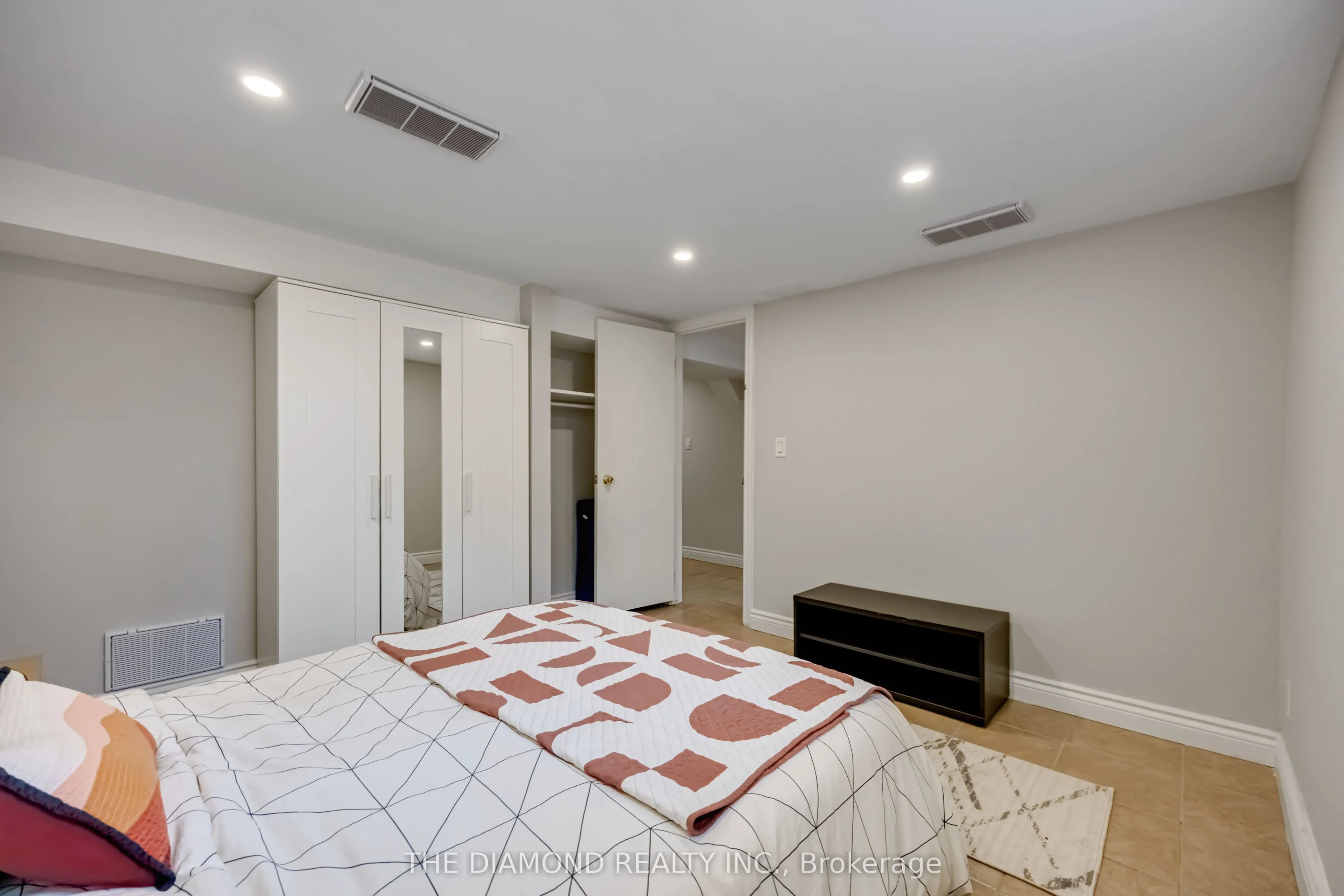 21 Gracefield Avenue