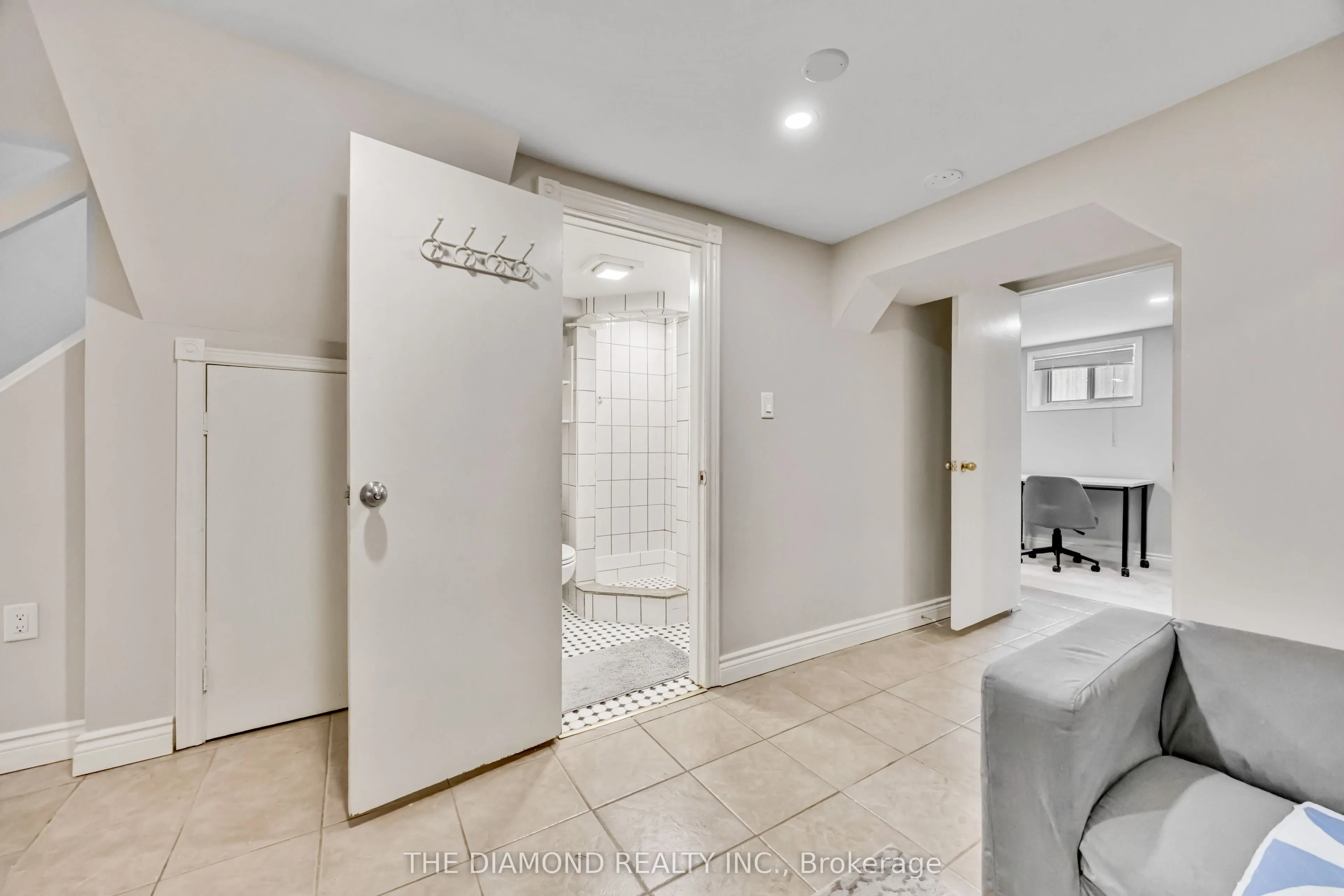 21 Gracefield Avenue