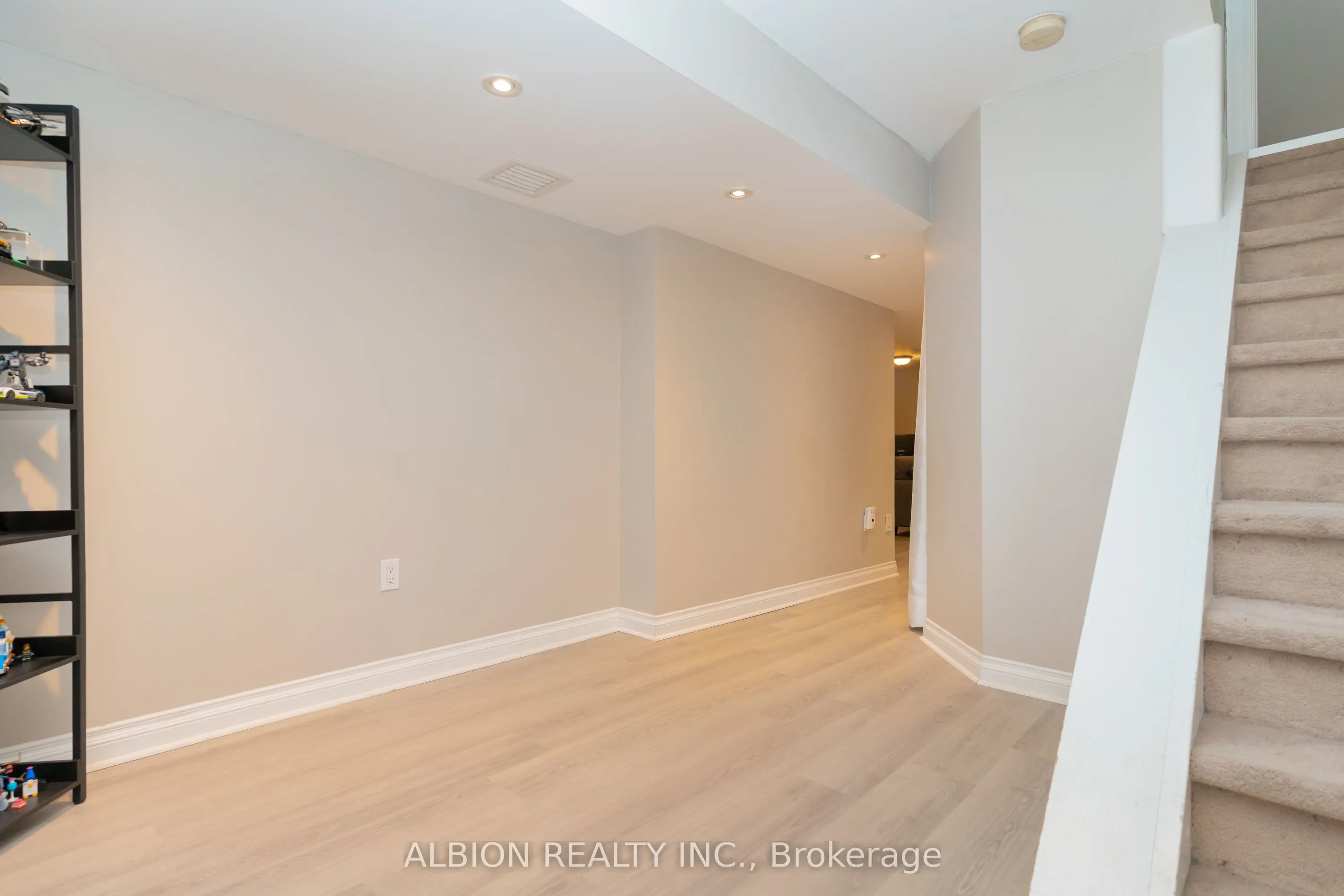 40 Emily Carr Crescent