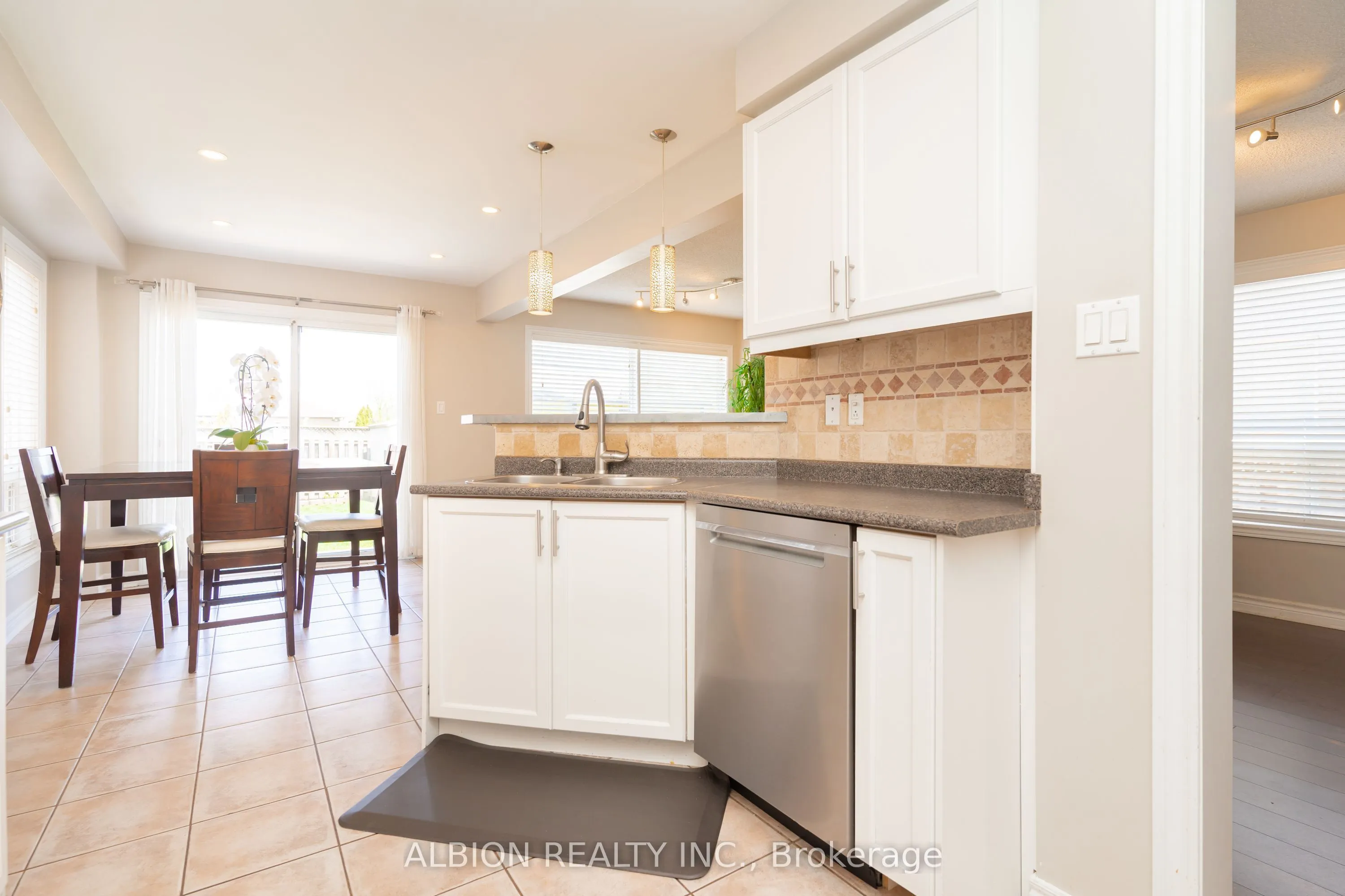 40 Emily Carr Crescent