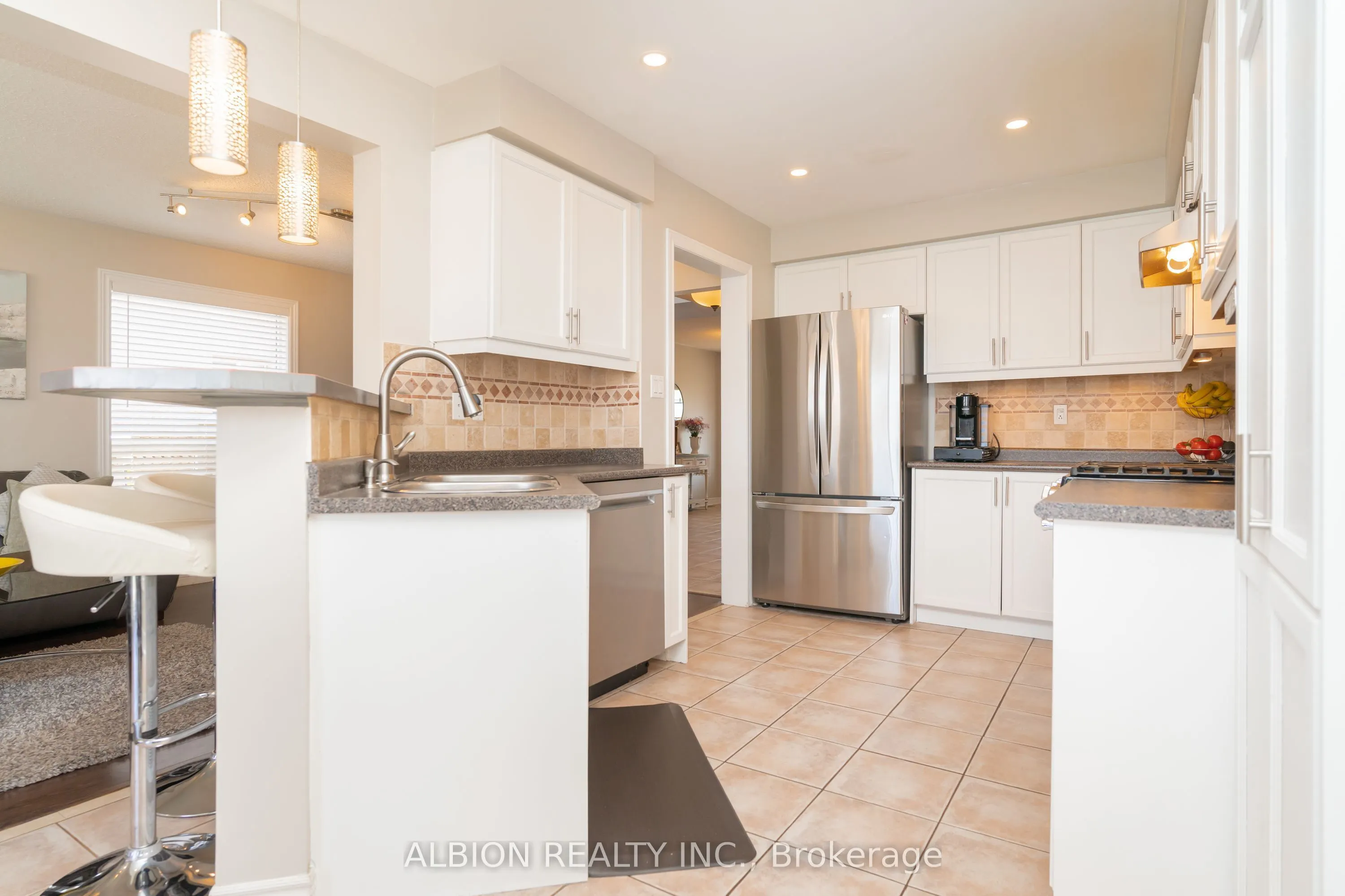40 Emily Carr Crescent