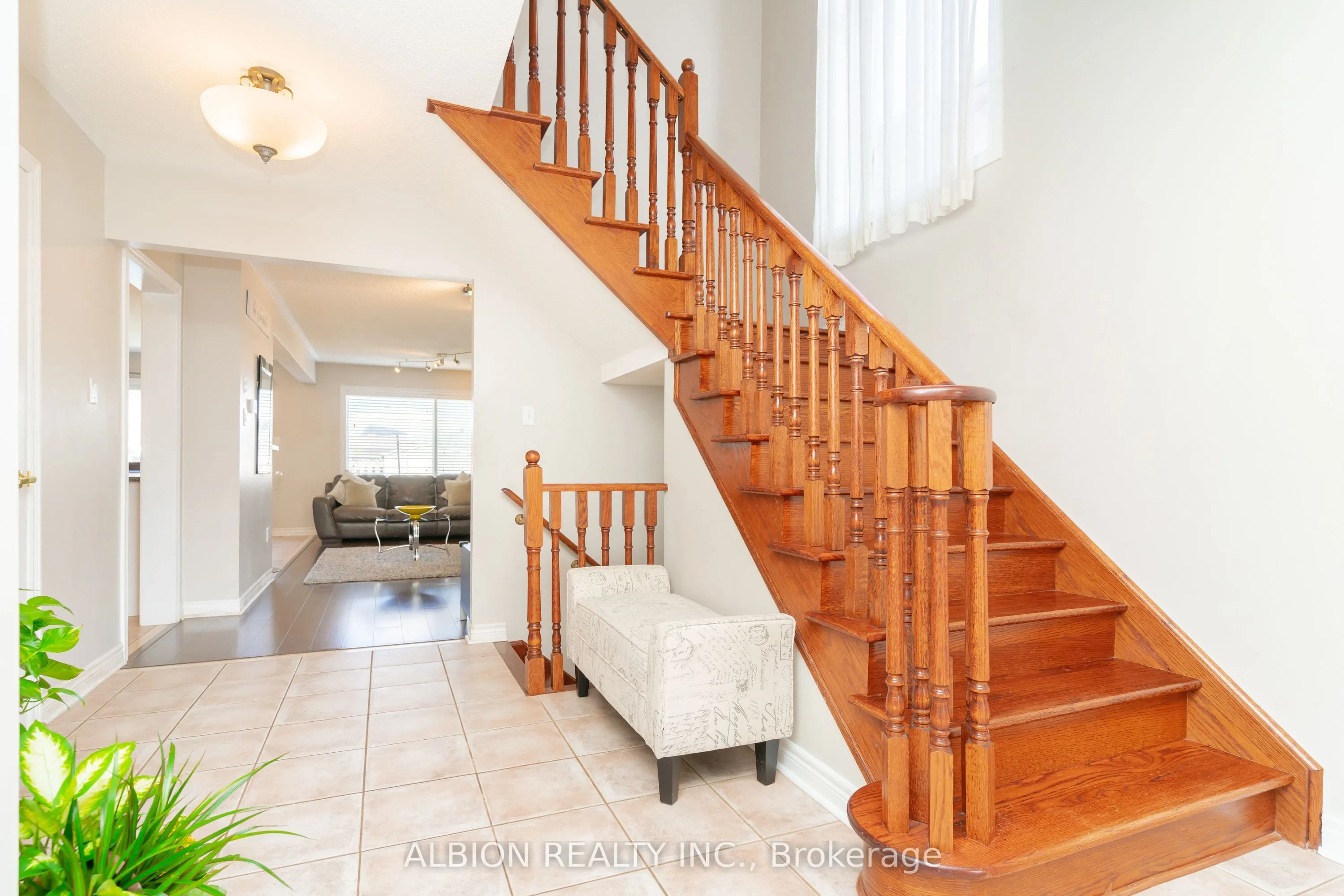 40 Emily Carr Crescent