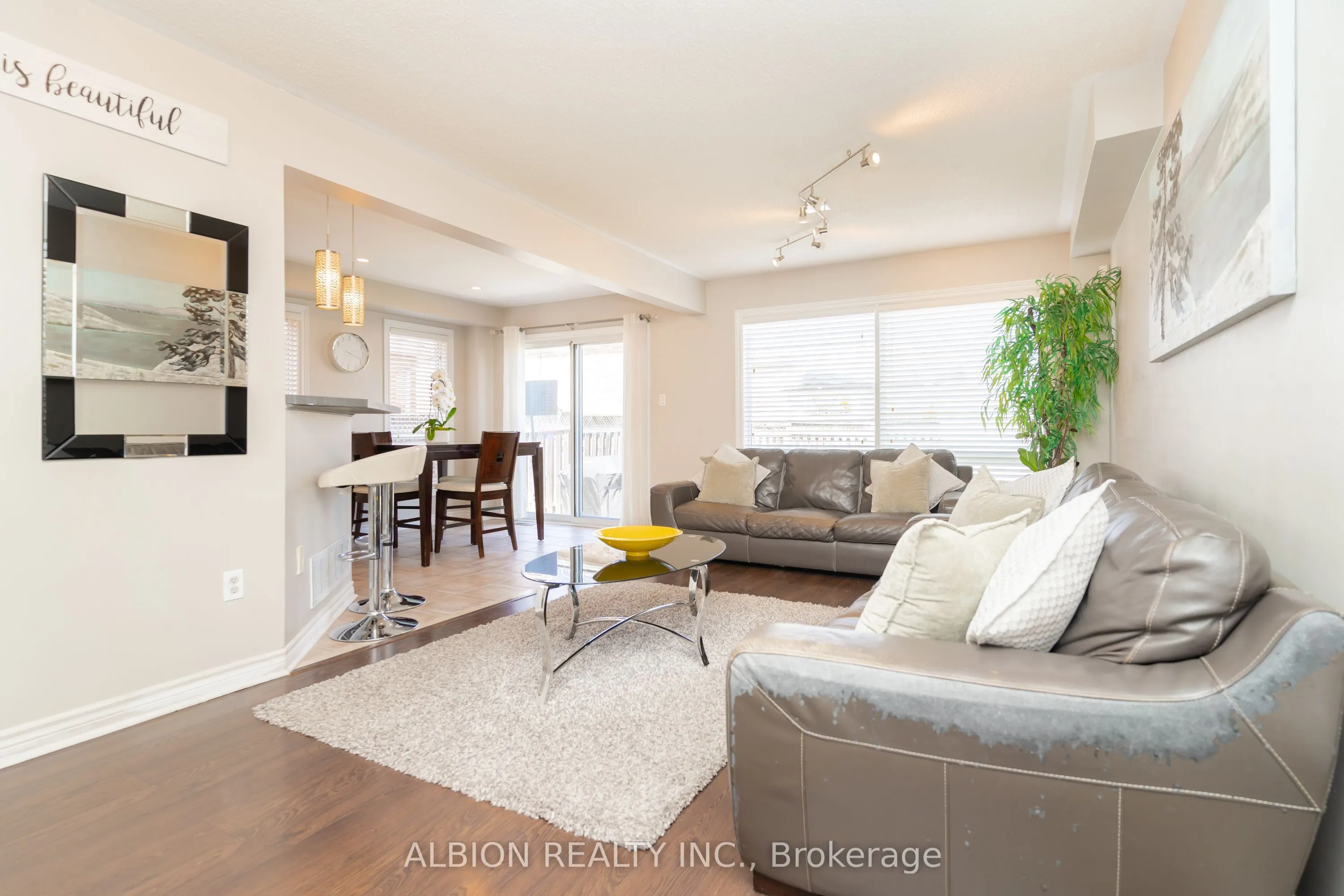 40 Emily Carr Crescent