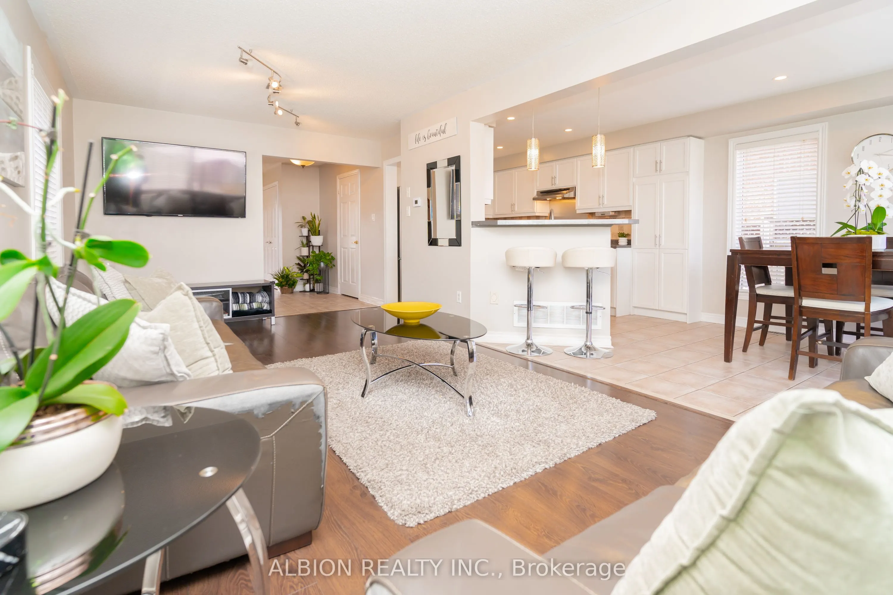 40 Emily Carr Crescent