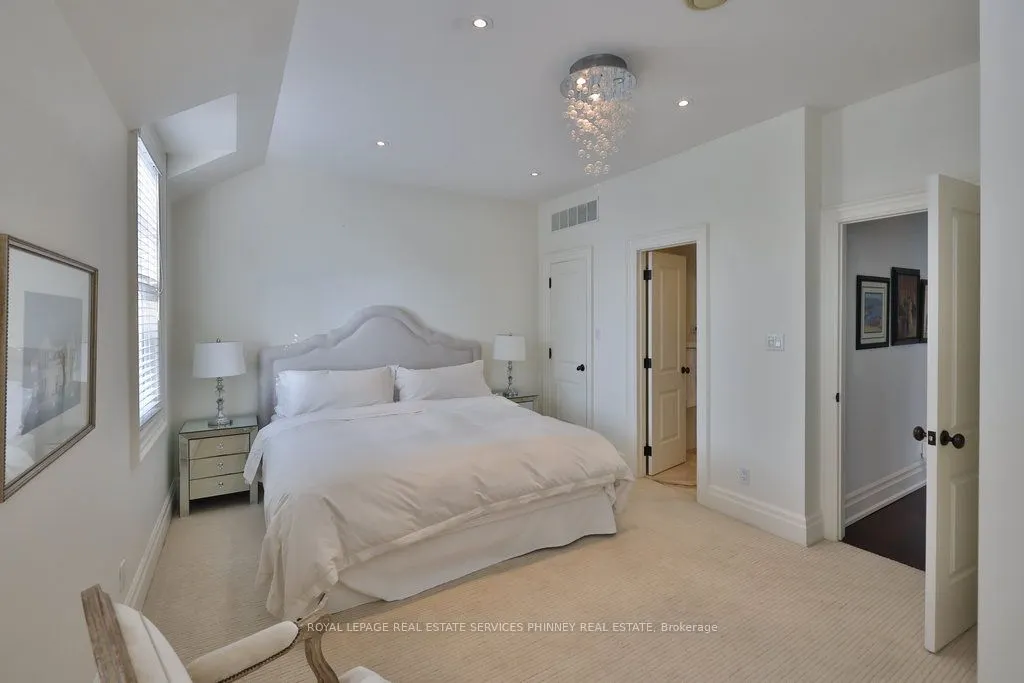 8 Chartwell Road